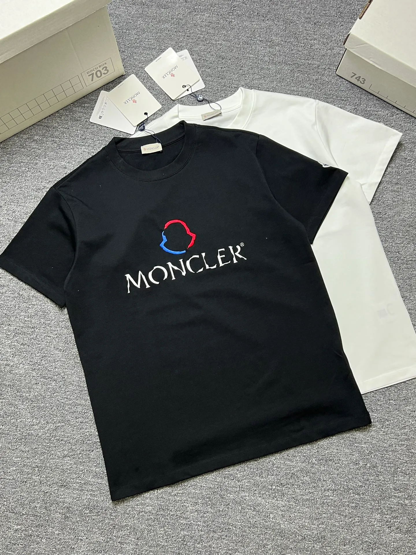 P160 MONCLER short-sleeved T-shirt Color: black white Craftsmanship: defective letter embroidery Size xs-L a Fabric: 280g