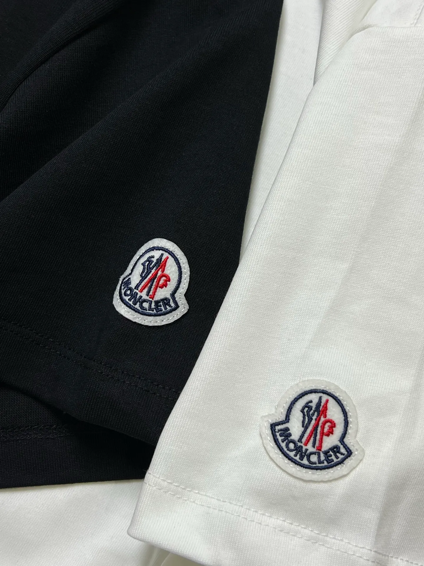 P160 MONCLER short-sleeved T-shirt Color: black white Craftsmanship: defective letter embroidery Size xs-L a Fabric: 280g