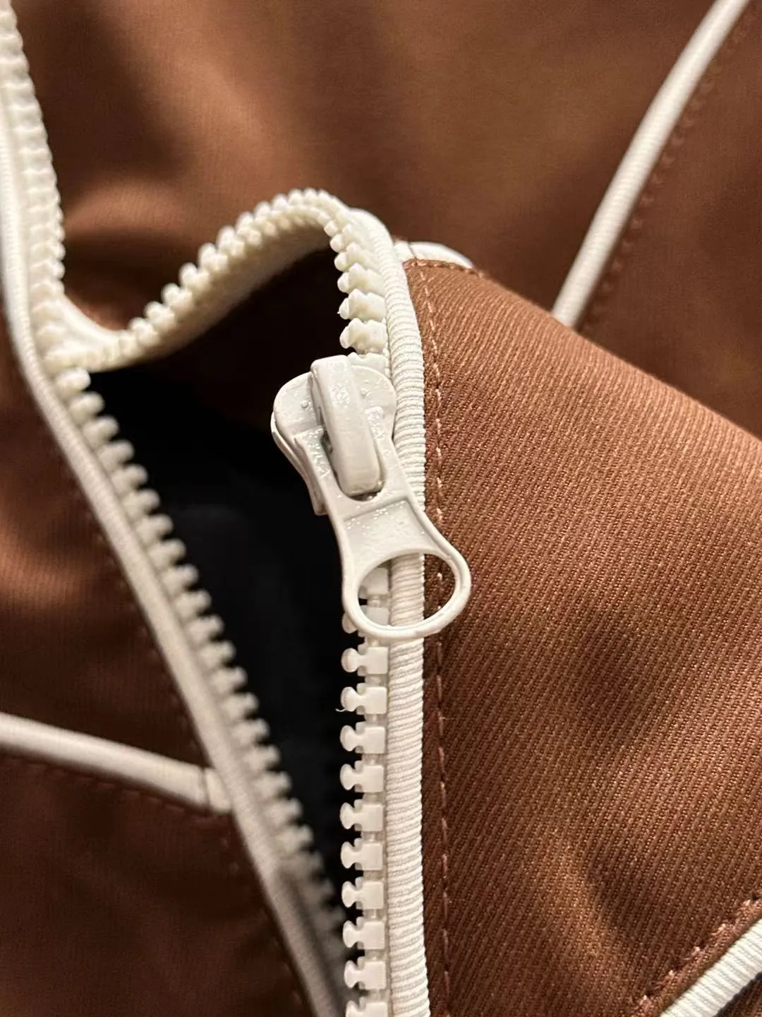 Next day shipping P460 MONCLER/Mask high quality 2025 autumn and winter new casual heavy industry jacket exclusively developed by yb! High quality production! The top version of the trading company channel order, external orders for imported custom fabrics, high breathability and comfort, impeccable details, absolutely worth buying! Brand element design concept, delicate and soft feel! It presents a casual cut and the upper body shape is great! On sale simultaneously on the official website! From a high-end men's positioning brand, the low-key luxury taste is irresistible! Exquisite workmanship and impeccable quality! The overall style is simple, fashionable and timeless, fully meeting the requirements of stylish and tasteful dressing! Size: M to 5XL (or state your height and weight when placing an order)