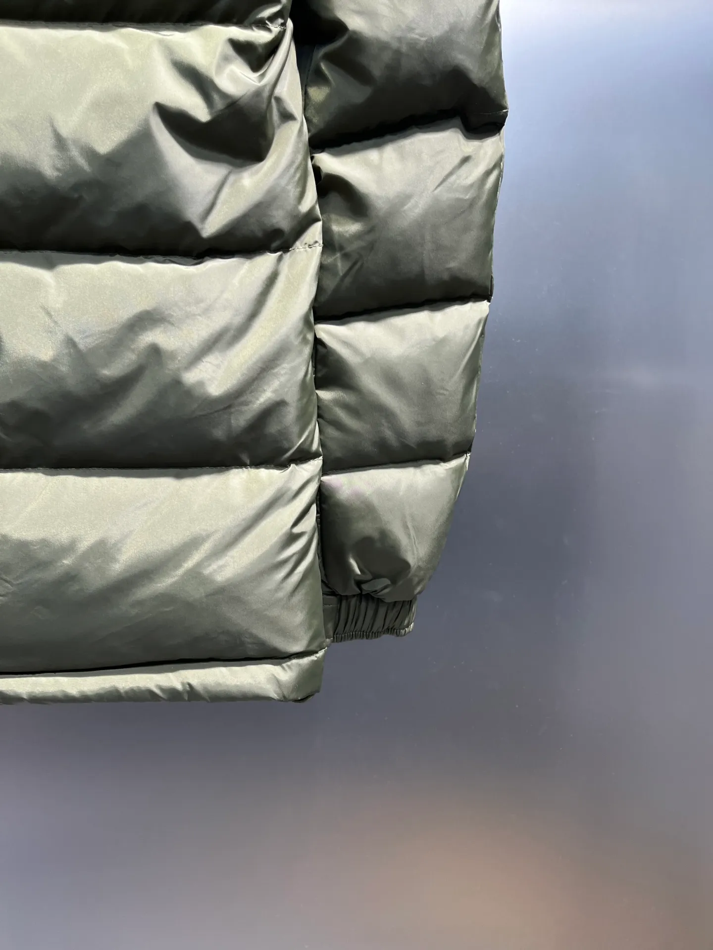 P900 Moncler 🌟Mouth cover New matte classic Maya for autumn and winter! Official website synchronized 🈶sale! Yuhuang's century-old evergreen series of products! The latest product from Mayan culture! 90 down filling, the fullness of the down can be seen with the naked eye. Disassembled, the fabric is soft and textured. It continues to be a hot seller, and the upper body is lighter and more comfortable. Color: black green yellow size: 12345