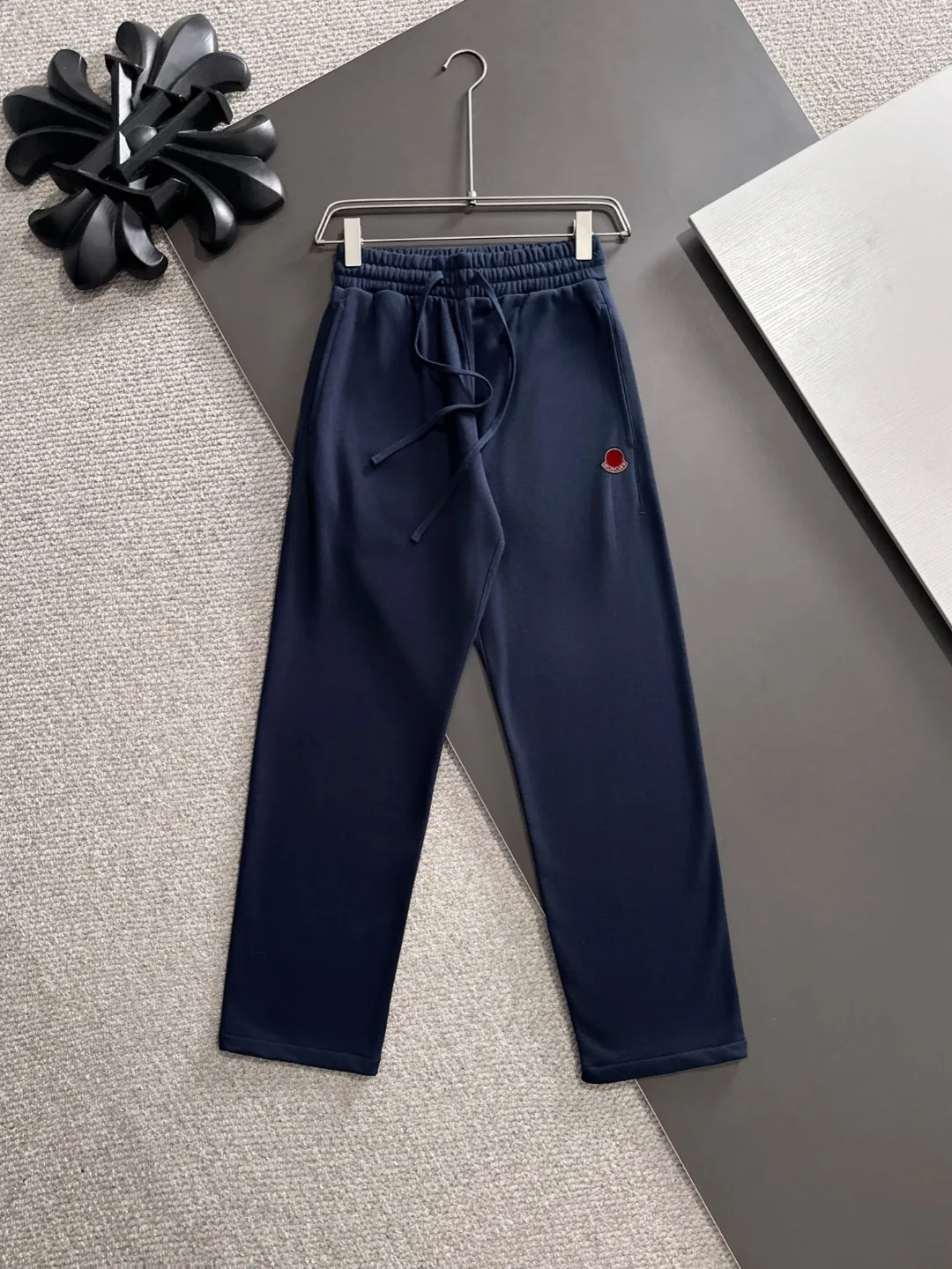 Next day shipping P720 MONCLER/Mongolian high quality 2025 autumn and winter new casual heavy industry hooded suit exclusively developed by yb! High quality production! The top version of the trading company channel order, external orders for imported custom fabrics, high breathability and comfort, impeccable details, absolutely worth buying! This type of suit is also a must-have for lazy people. You don’t have to think about how to match it, you can just get it in one set! Brand element design concept, delicate and soft feel! It presents a casual cut and the upper body shape is great! On sale simultaneously on the official website! From a high-end men's positioning brand, the low-key luxury taste is irresistible! Exquisite workmanship and impeccable quality! The overall style is simple, fashionable and timeless, fully meeting the requirements of stylish and tasteful dressing! Sizes: S to XXL (or state your height and weight when placing an order)