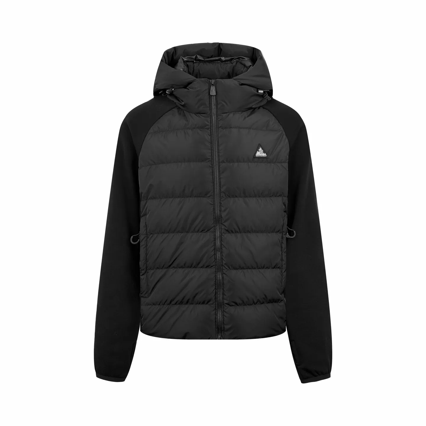 P780 Moncler logo woven splicing down jacket, custom matte lattice air shield down and 300D high-density calendered coating, using the new national standard 90 white duck down (welcome to test), full of down, full of warmth, light and fluffy, with a pure and extreme black tone, exuding an irresistible charm. The Monlcer triangle logo is embellished on the chest. The power aesthetics of the minimalist logo. The concentrated down filling in the front area creates dynamic insulation for the core heat dissipation zone of the human body. The hooded down is a moving warm flow barrier for the head and neck. It forms a thermal energy circulation system with the front panel. The elastic woven sleeves provide freedom of movement with a sense of compression, forming a relaxed and warm philosophy. The real high-end is to let function become the footnote of style. Process 1: Computer mechanical down filling. First, make the liner pattern to determine the filling area and determine the gram weight of down per square meter according to the original three-dimensional effect to calculate the amount of down filling for each piece. The computer down filling machine uses a digital weighing unit. Achieve stable measurement Process 2: 3D three-dimensional quilting technology. With the help of the programming system of the CNC quilting machine, the down in different areas is accurately separated to ensure that the filling is evenly fixed after sewing to avoid agglomeration or shifting. Process 3: Computer template machine line running process. The computer template machine line running process shows extremely high neatness and smoothness. The craftsman accurately controls the size during the operation to ensure that each row line meets the design requirements. The lines of the entire template are smooth and unified, clean and beautiful. Process 4: Triple locking and five-thread dense stitching process. Main seam locking + diagonal reinforcement + raw edge wrapping. Triple structure to form a three-dimensional protective net at the edge of the fabric to avoid stitch breakage. Paving materials: Customized 1:1 Moncler zipper. Customized 1:1 Moncler rope loop. Customized 1:1 Moncler logo. Customized 1:1 Moncler eyelet. Customized 1:1 Moncler trademark. Size: S M L XL Style number: 25378