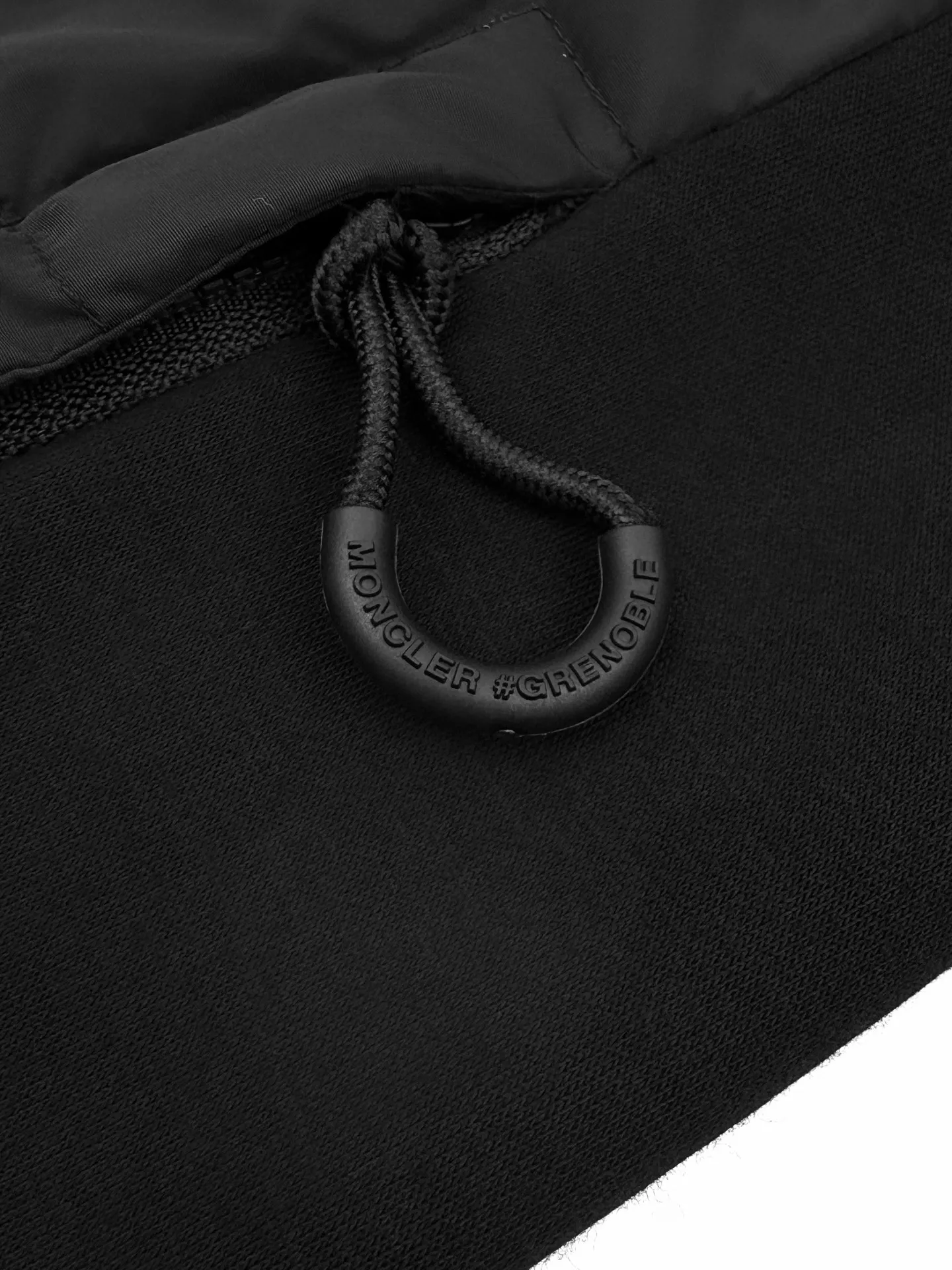 P780 Moncler logo woven splicing down jacket, custom matte lattice air shield down and 300D high-density calendered coating, using the new national standard 90 white duck down (welcome to test), full of down, full of warmth, light and fluffy, with a pure and extreme black tone, exuding an irresistible charm. The Monlcer triangle logo is embellished on the chest. The power aesthetics of the minimalist logo. The concentrated down filling in the front area creates dynamic insulation for the core heat dissipation zone of the human body. The hooded down is a moving warm flow barrier for the head and neck. It forms a thermal energy circulation system with the front panel. The elastic woven sleeves provide freedom of movement with a sense of compression, forming a relaxed and warm philosophy. The real high-end is to let function become the footnote of style. Process 1: Computer mechanical down filling. First, make the liner pattern to determine the filling area and determine the gram weight of down per square meter according to the original three-dimensional effect to calculate the amount of down filling for each piece. The computer down filling machine uses a digital weighing unit. Achieve stable measurement Process 2: 3D three-dimensional quilting technology. With the help of the programming system of the CNC quilting machine, the down in different areas is accurately separated to ensure that the filling is evenly fixed after sewing to avoid agglomeration or shifting. Process 3: Computer template machine line running process. The computer template machine line running process shows extremely high neatness and smoothness. The craftsman accurately controls the size during the operation to ensure that each row line meets the design requirements. The lines of the entire template are smooth and unified, clean and beautiful. Process 4: Triple locking and five-thread dense stitching process. Main seam locking + diagonal reinforcement + raw edge wrapping. Triple structure to form a three-dimensional protective net at the edge of the fabric to avoid stitch breakage. Paving materials: Customized 1:1 Moncler zipper. Customized 1:1 Moncler rope loop. Customized 1:1 Moncler logo. Customized 1:1 Moncler eyelet. Customized 1:1 Moncler trademark. Size: S M L XL Style number: 25378