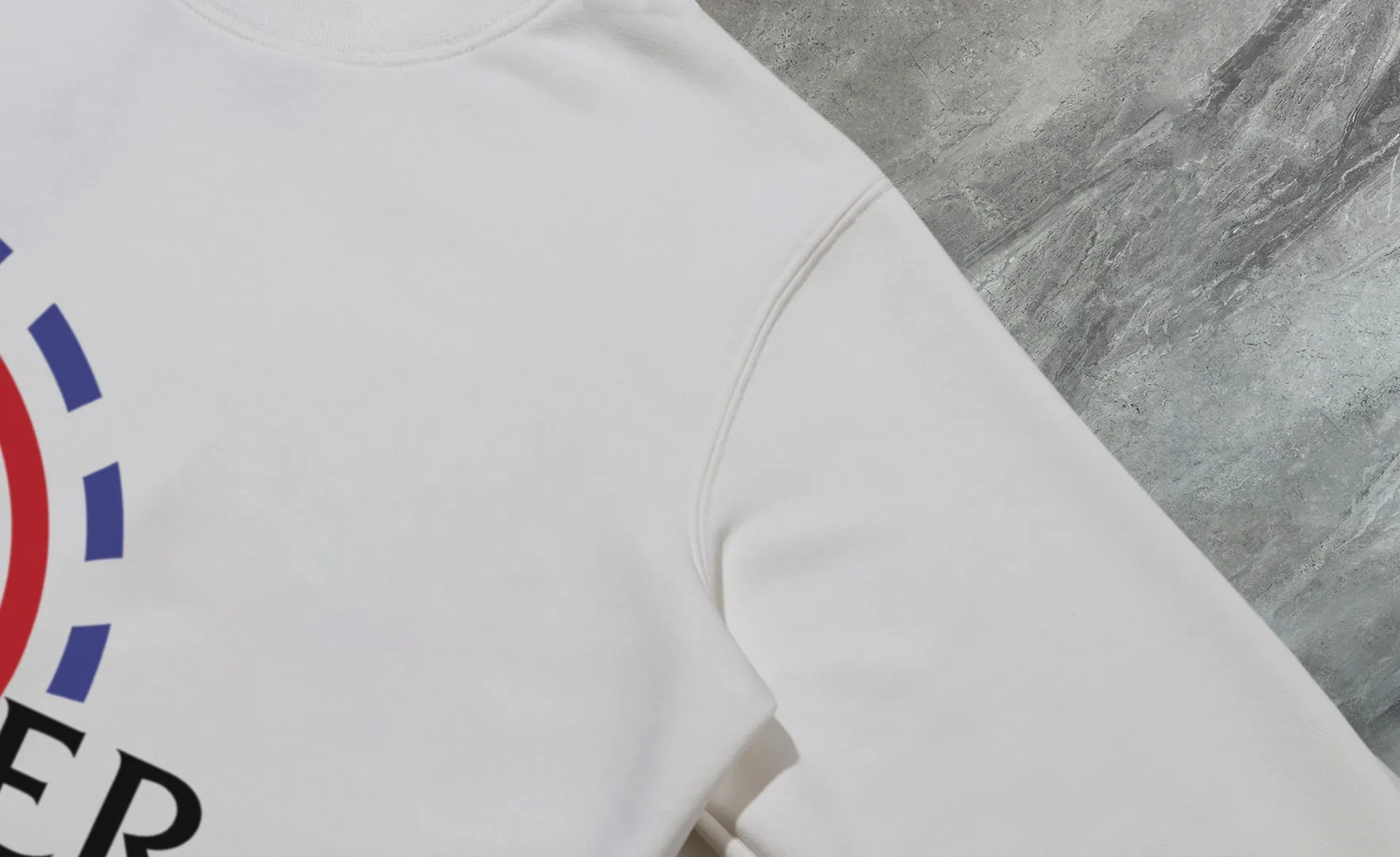 P210 High-version sweatshirt) [Long-term stock] 〖𝐌𝐎𝐍𝐂𝐋𝐄𝐑~Mask〗 Made of 440g heavy-weight fabric. It is different from the market currency. It can be matched with any variety and is properly handsome. 😎The whole dress is made of double waistcoats. The double waistcoats make the whole dress more three-dimensional. Not ordinary factories can do such fine work. 2025 Spring catwalk version of the T stage, on sale at the counter, exquisitely printed round neck terry sweatshirt, high-end double-ply cotton, custom-made stretch ribs, dyed in the same vat, complete with three standards, matched with digital printing patterns and very breathable, same style for men and women, color: black, white, apricot, size: S M L XL 2XL