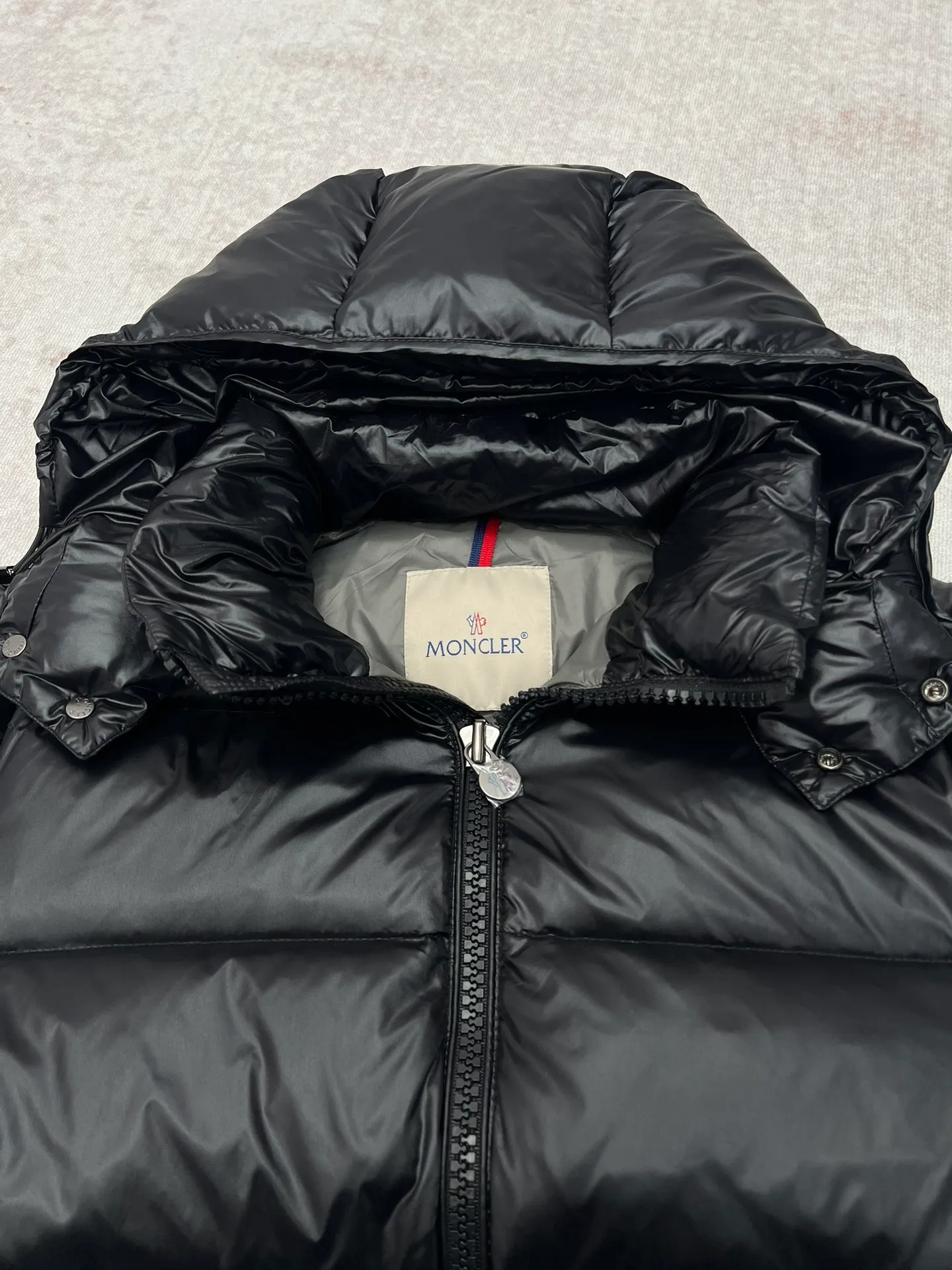 P870 25ss new Maya series Moncler Maya Hooded Short Down Jacket solid color detachable hood zipper short long-sleeved down jacket high version code number: 1.2.3.4.5.