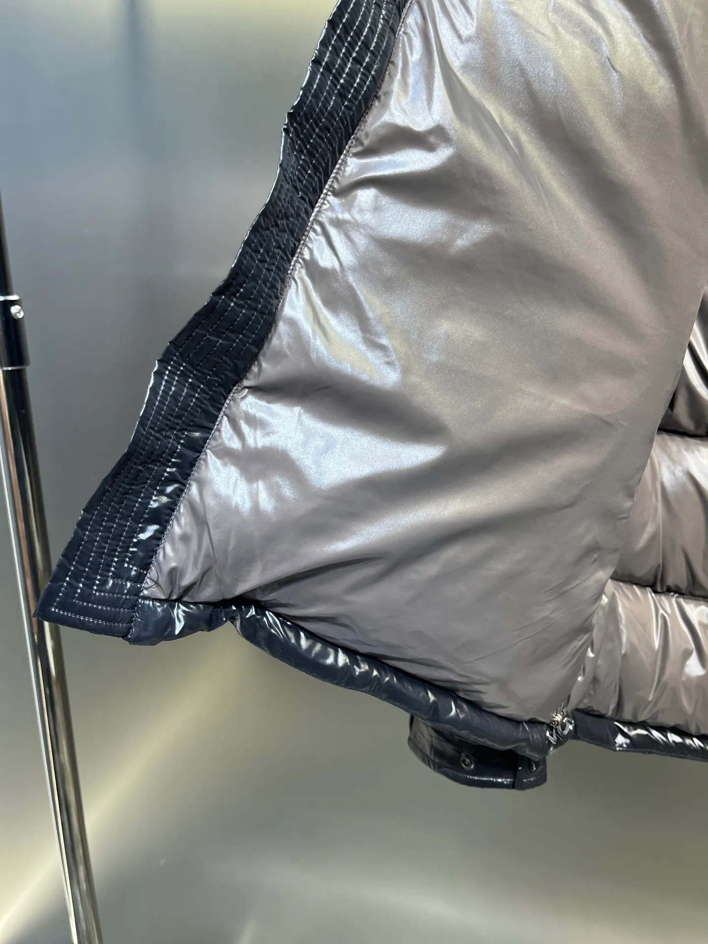 P700 𝗠𝗼𝗻𝗰𝗹𝗲𝗿 𝗠𝗮𝘆𝗮/ Moncler's top-quality Maya down jacket is a super hot style that you can't buy in winter. Eason Chan, Nicholas Tse, and Zhao Lusi have been wearing it one after another. They speak for themselves with their strength, a veteran-level style. This series is known for its fluffy bread style and glossy effect. It is the most popular series in the classic main line of the M family. Buying at the counter and from the official website is basically a matter of rush! Promise me to buy it soon! Just needed series! ! Don’t wait until winter when it’s hard to get one size: 123456