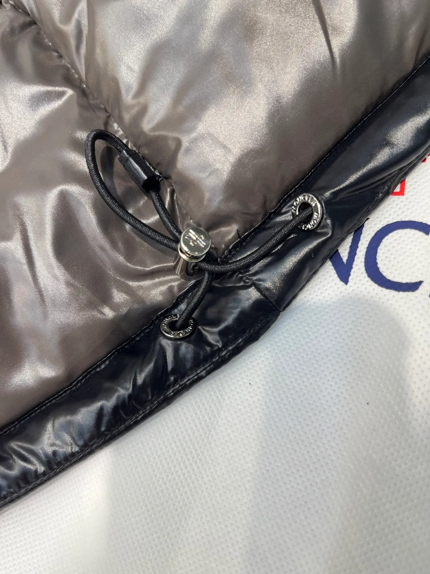 P700 𝗠𝗼𝗻𝗰𝗹𝗲𝗿 𝗠𝗮𝘆𝗮/ Moncler's top-quality Maya down jacket is a super hot style that you can't buy in winter. Eason Chan, Nicholas Tse, and Zhao Lusi have been wearing it one after another. They speak for themselves with their strength, a veteran-level style. This series is known for its fluffy bread style and glossy effect. It is the most popular series in the classic main line of the M family. Buying at the counter and from the official website is basically a matter of rush! Promise me to buy it soon! Just needed series! ! Don’t wait until winter when it’s hard to get one size: 123456