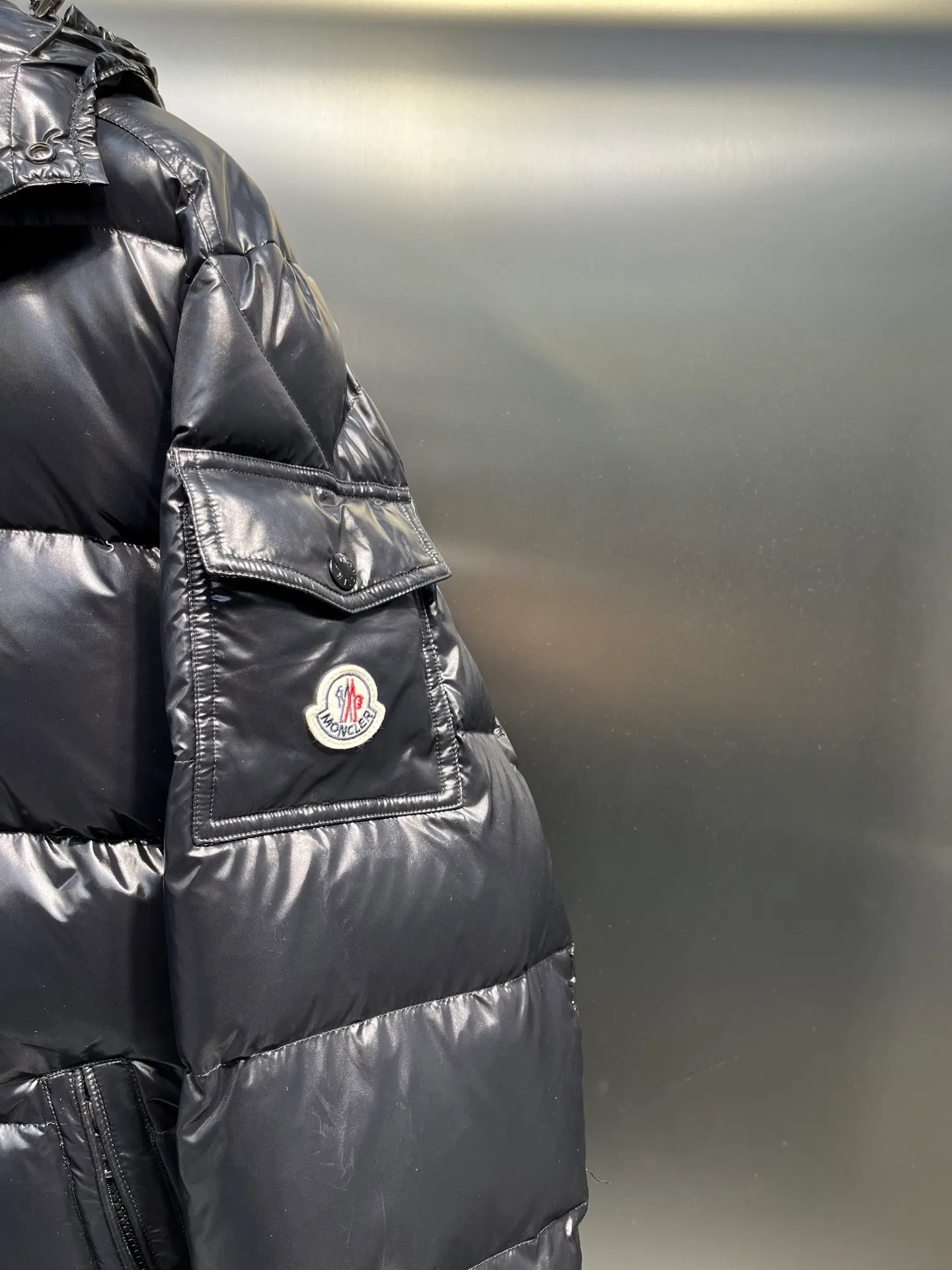P700 𝗠𝗼𝗻𝗰𝗹𝗲𝗿 𝗠𝗮𝘆𝗮/ Moncler's top-quality Maya down jacket is a super hot style that you can't buy in winter. Eason Chan, Nicholas Tse, and Zhao Lusi have been wearing it one after another. They speak for themselves with their strength, a veteran-level style. This series is known for its fluffy bread style and glossy effect. It is the most popular series in the classic main line of the M family. Buying at the counter and from the official website is basically a matter of rush! Promise me to buy it soon! Just needed series! ! Don’t wait until winter when it’s hard to get one size: 123456