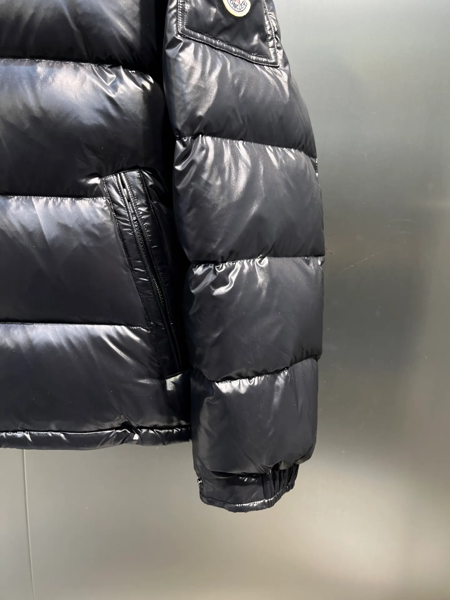 P700 𝗠𝗼𝗻𝗰𝗹𝗲𝗿 𝗠𝗮𝘆𝗮/ Moncler's top-quality Maya down jacket is a super hot style that you can't buy in winter. Eason Chan, Nicholas Tse, and Zhao Lusi have been wearing it one after another. They speak for themselves with their strength, a veteran-level style. This series is known for its fluffy bread style and glossy effect. It is the most popular series in the classic main line of the M family. Buying at the counter and from the official website is basically a matter of rush! Promise me to buy it soon! Just needed series! ! Don’t wait until winter when it’s hard to get one size: 123456