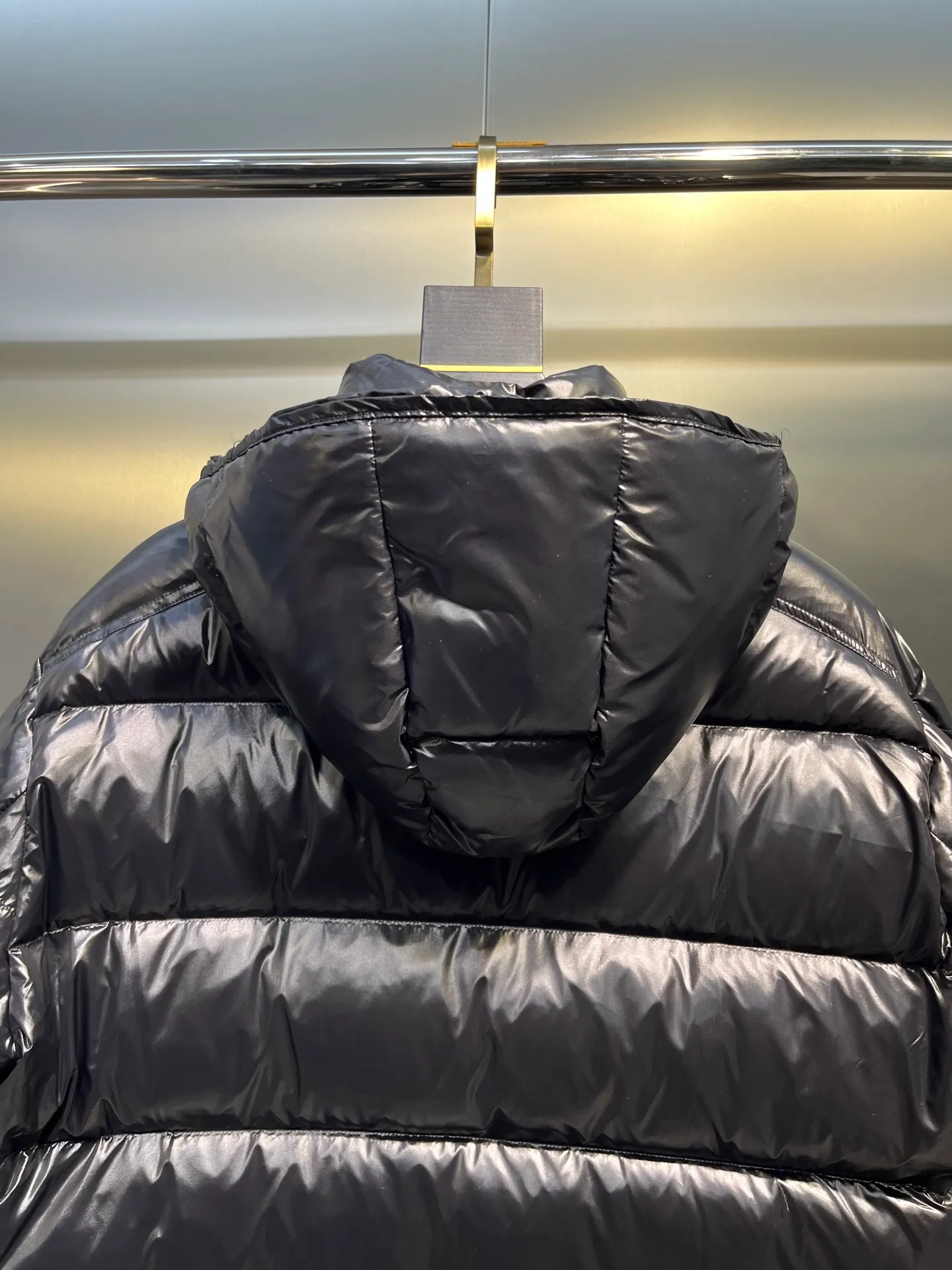P700 𝗠𝗼𝗻𝗰𝗹𝗲𝗿 𝗠𝗮𝘆𝗮/ Moncler's top-quality Maya down jacket is a super hot style that you can't buy in winter. Eason Chan, Nicholas Tse, and Zhao Lusi have been wearing it one after another. They speak for themselves with their strength, a veteran-level style. This series is known for its fluffy bread style and glossy effect. It is the most popular series in the classic main line of the M family. Buying at the counter and from the official website is basically a matter of rush! Promise me to buy it soon! Just needed series! ! Don’t wait until winter when it’s hard to get one size: 123456
