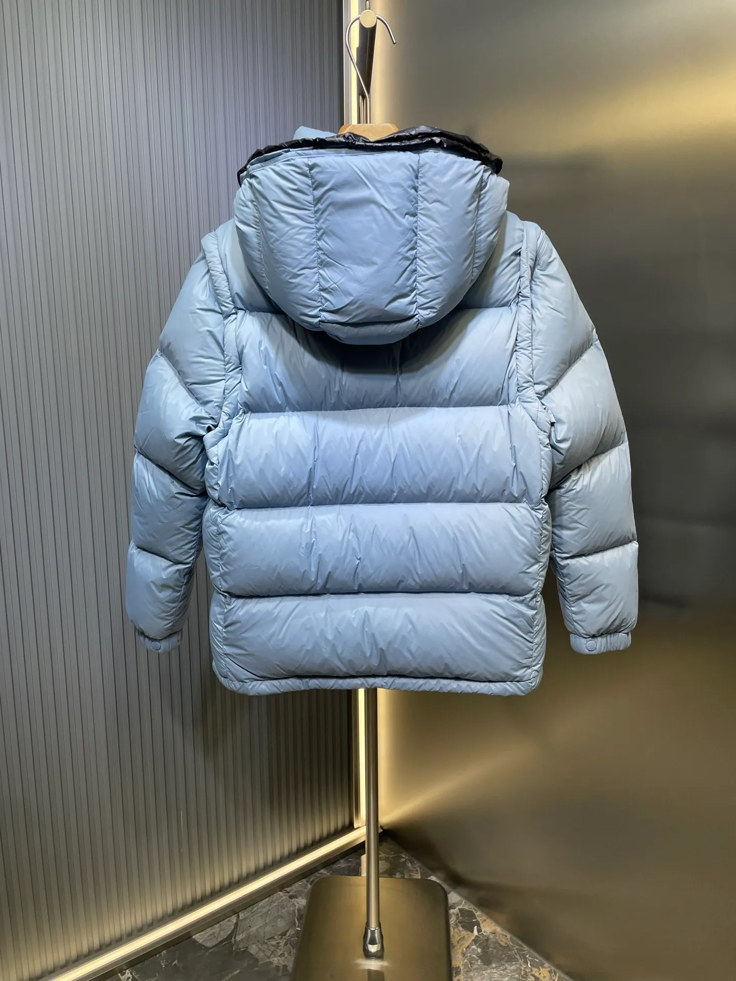 P1160 moncler 🌟Special grade 1940 autumn and winter new down jacket with detachable sleeves. Original customized hardware accessories are all imported and customized. Welcome to compare. Absolutely high quality. Made of top-grade 90 white duck down. Super soft. Filled with fluffy and full feathers. Super heavy-duty. Fabric workmanship and perfect pattern. Note that the fabric is super comfortable. Exclusive model. Non-market product. Same size for men and women. Size: 12345