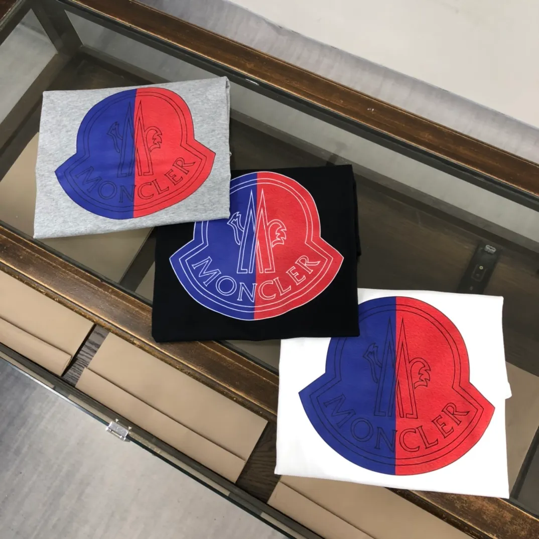 P160 Moncler 2025 new men's round neck short-sleeved couple's T-shirt, new spring and summer product, high quality 🔥🔥Fashionable and versatile, customized imported fabrics, comfortable to wear, breathable, fashionable without losing personality, casual and casual upper body, handsome and stylish, showing the temperament of a big brand. All three standards are complete! ! Color: black white gray Size: S-XL (loose fit)