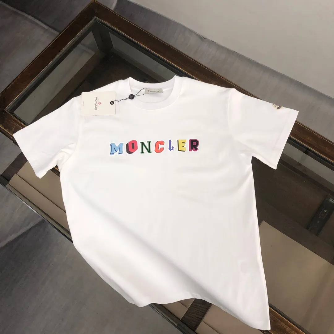 P160 MONCLER 25 The latest short-sleeved T-shirt for couples ~ Featured brand contrasting letter print ~ The fabric upper body is comfortable and breathable, not stiff, slim cut, made of high-end custom-made pure cotton fabric! The upper body is comfortable and stylish, and it can be worn alone as an inner layer. It is a must-have for fashionistas! ! ! Color: Black White Sky Blue Orange Size: S M L XL (Loose fit! Please state your height and weight when placing an order)