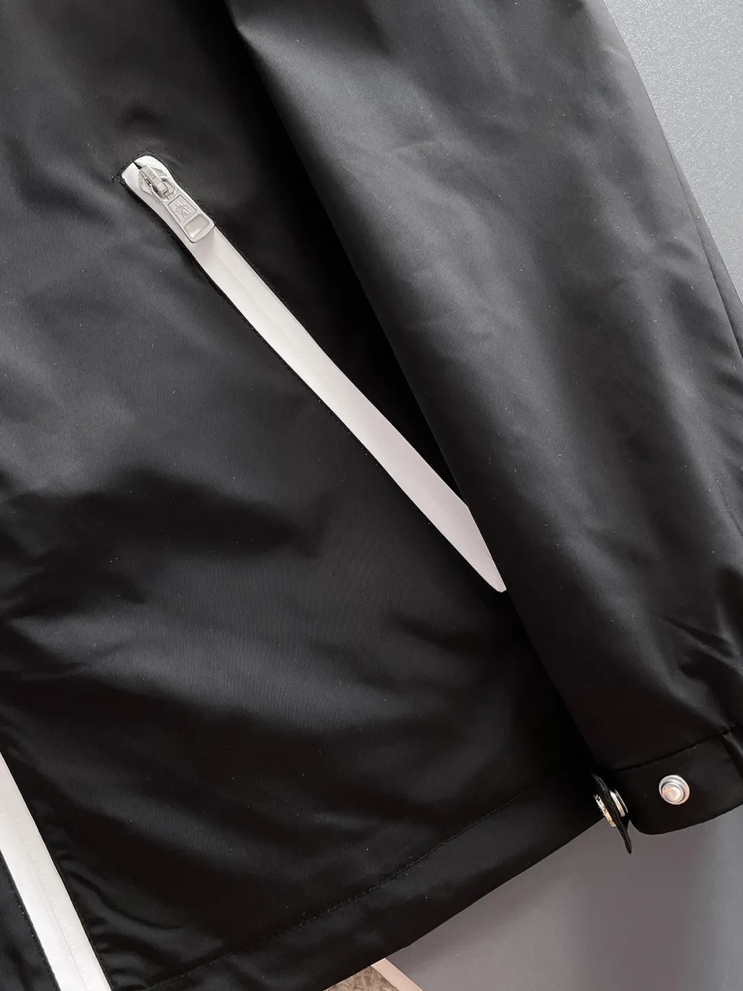 P540 🌸🌸🌸🌸Moncler top original order ❗High-end fabric feels soft and comfortable, and the color is high-end (different from the hard feel in the market) ❗ The new autumn and winter men's casual jackets ❗ have a unique and innovative interpretation of the classic logo, which is in line with the latest design concepts of the season. It is highly recognizable, with a simple khaki design, youthful and energetic, and the style and color matching can be freely worn according to the actual scene. It meets the conventional and orthodox dressing needs that are inclusive of all occasions. The outstanding printed surface is more suitable for street styling. It is highly recognizable, showing the vibrant colors of the city, and is highly moldable and practical!  This model is dominated by fabrics and craftsmanship. The company's customized fabrics are windproof, comfortable and breathable. The upper body is light and unburdened, and the overall details are of super high quality❗ The details are full of craftsmanship, and the accessories are all custom-made. The electroplated metal zippers and snap buttons are quite outstanding. They are very luxurious and high-end. The workmanship is extremely rigorous and elegant. Color: Picture color Size: M, L, xL, xxL, xxxL