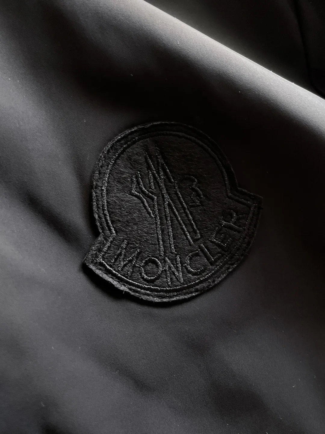 P540 🌸🌸🌸🌸Moncler top original order ❗High-end fabric feels soft and comfortable, and the color is high-end (different from the hard feel in the market) ❗ The new autumn and winter men's casual jackets ❗ have a unique and innovative interpretation of the classic logo, which is in line with the latest design concepts of the season. It is highly recognizable, with a simple khaki design, youthful and energetic, and the style and color matching can be freely worn according to the actual scene. It meets the conventional and orthodox dressing needs that are inclusive of all occasions. The outstanding printed surface is more suitable for street styling. It is highly recognizable, showing the vibrant colors of the city, and is highly moldable and practical!  This model is dominated by fabrics and craftsmanship. The company's customized fabrics are windproof, comfortable and breathable. The upper body is light and unburdened, and the overall details are of super high quality❗ The details are full of craftsmanship, and the accessories are all custom-made. The electroplated metal zippers and snap buttons are quite outstanding. They are very luxurious and high-end. The workmanship is extremely rigorous and elegant. Color: Picture color Size: M, L, xL, xxL, xxxL