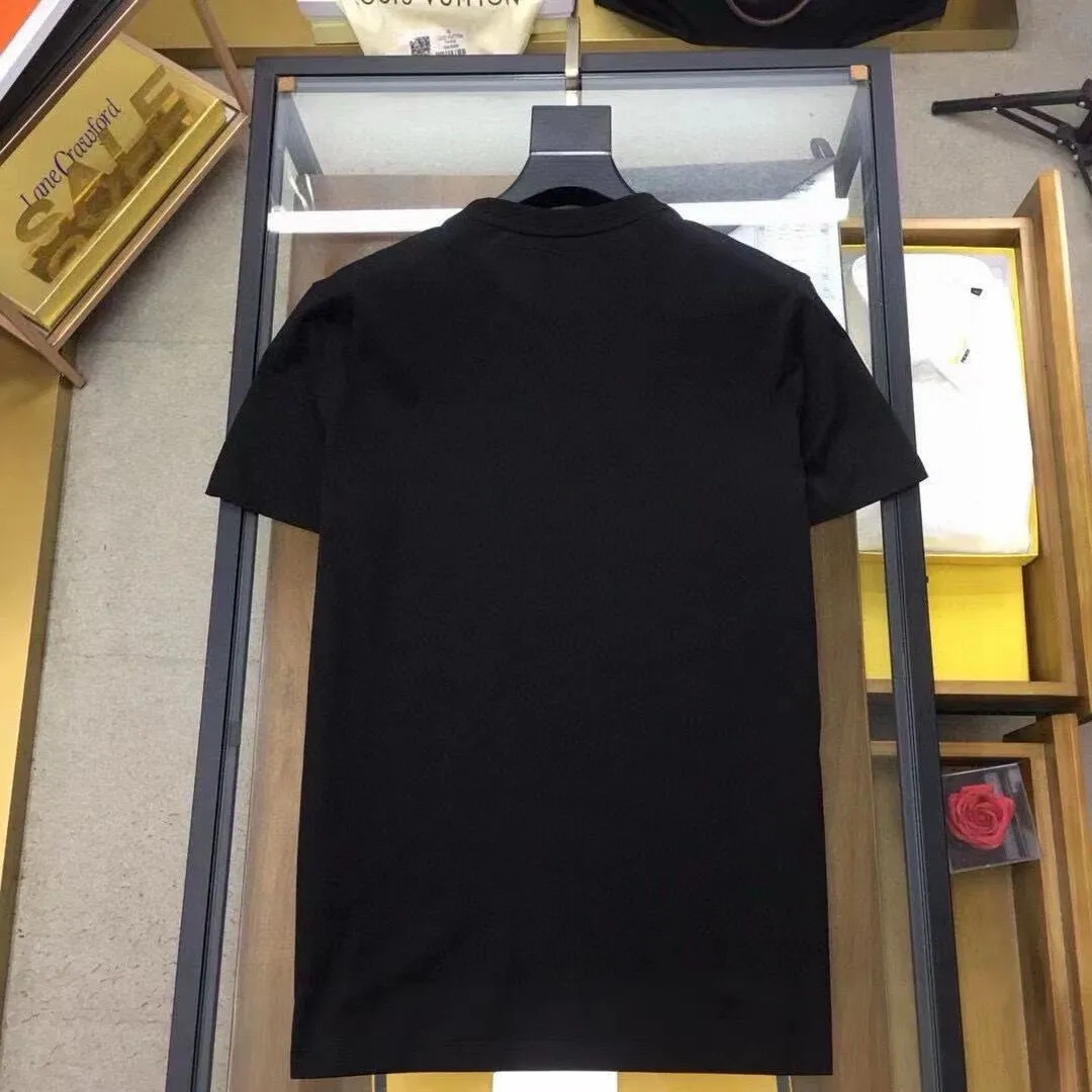 P320 [MONCLER Mouth Mouth] (Fat Man's Gospel) The same style as the 2025 official website. World-renowned luxury brand. Summer men's (double mercerized) high-quality 🐂 suit. It is made of imported original fabrics. It is a fashion trend of the season and a versatile hit. Simple and elegant, precise workmanship allows you to be at the top of fashion. Size: M-5XL (can be worn up to 220 pounds)