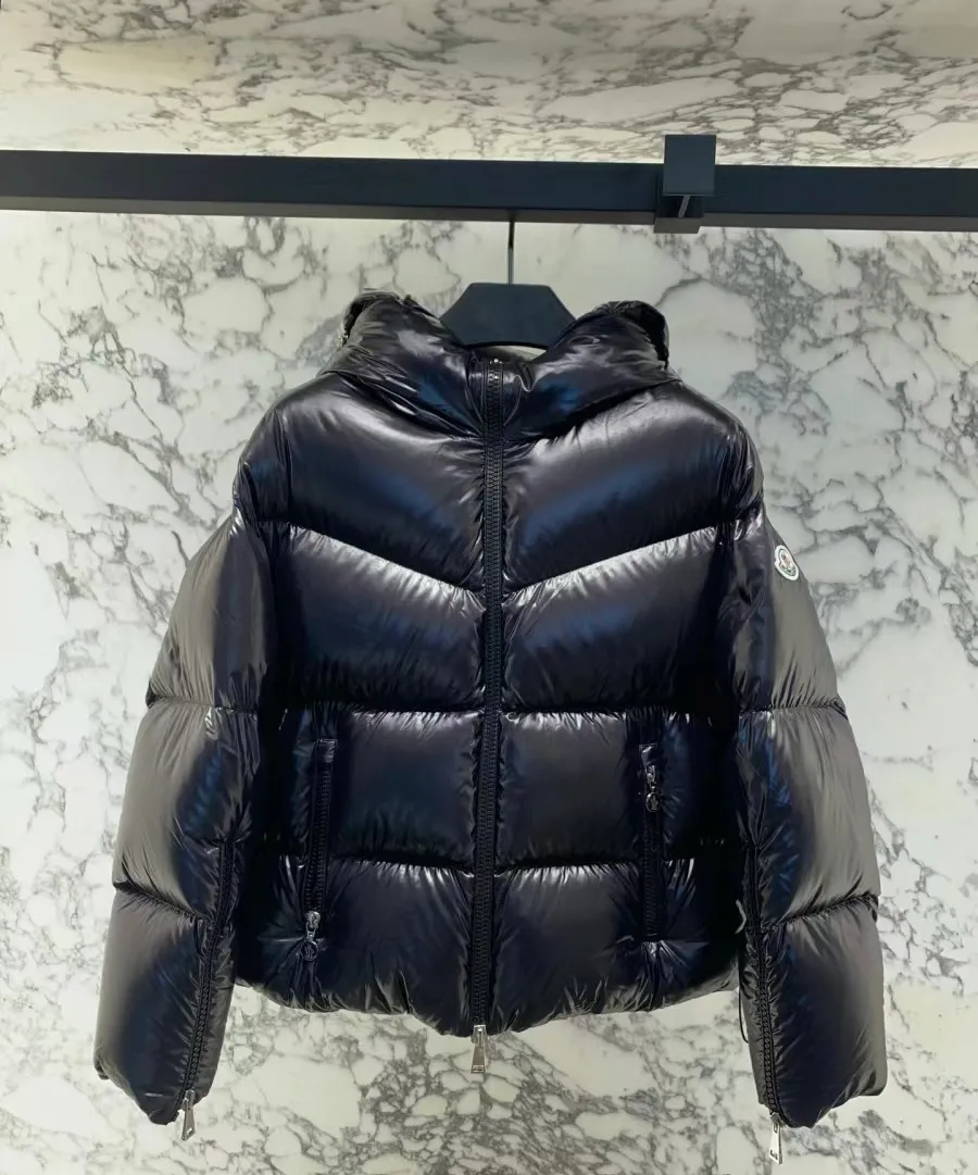 P1100 Moncler Huppe counter real shot for reference. The filling is super full. You can feel it when you get it. Close your eyes and take it in.