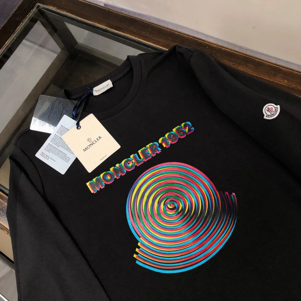 P180, a non-off-the-shelf model, you can trust it. Moncler printed long-sleeved T-shirt, 240g breathable cotton fabric, very soft and comfortable texture, does not shrink, does not deform, does not ball), can be worn alone as a base layer. Original customized accessories, collar label, care mark, hangtag, packaging (perfect details) Color: White Black Size: XS S M L