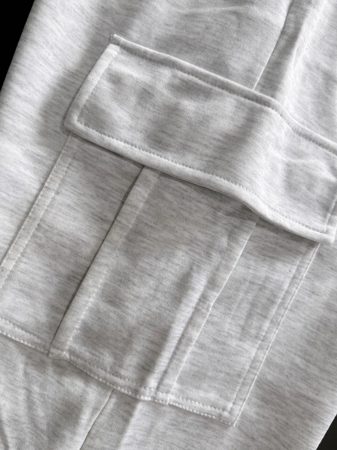 Shipped in 2-3 days P360 MONCLER/Mongolian Exclusive first release of 25ss autumn and winter new high-quality trousers Compare real-life details at will A perfect choice for autumn and winter, a must-have item. Sizes: M to 3XL (please state your height and weight when placing an order)