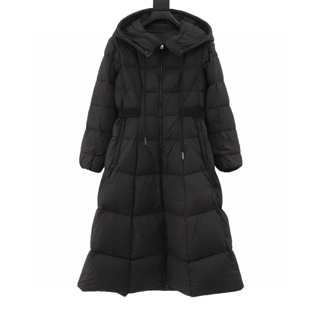 P1080 MONCLER/Mask MC Disney Princess on the Run Series Long Belted Down Jacket New winter long women's down jacket jacket The Princess on the Run is a must-have item. The women's long down jacket interprets classic items with new proportions, showing impeccable fashion style. Product Details Made from polyester, this long down jacket has a slim, wide silhouette with a nipped-in waist and lightweight lining. The sculpted hood adds a finishing touch.  Style number: A91# Color: black Size: 0 1 2 3
