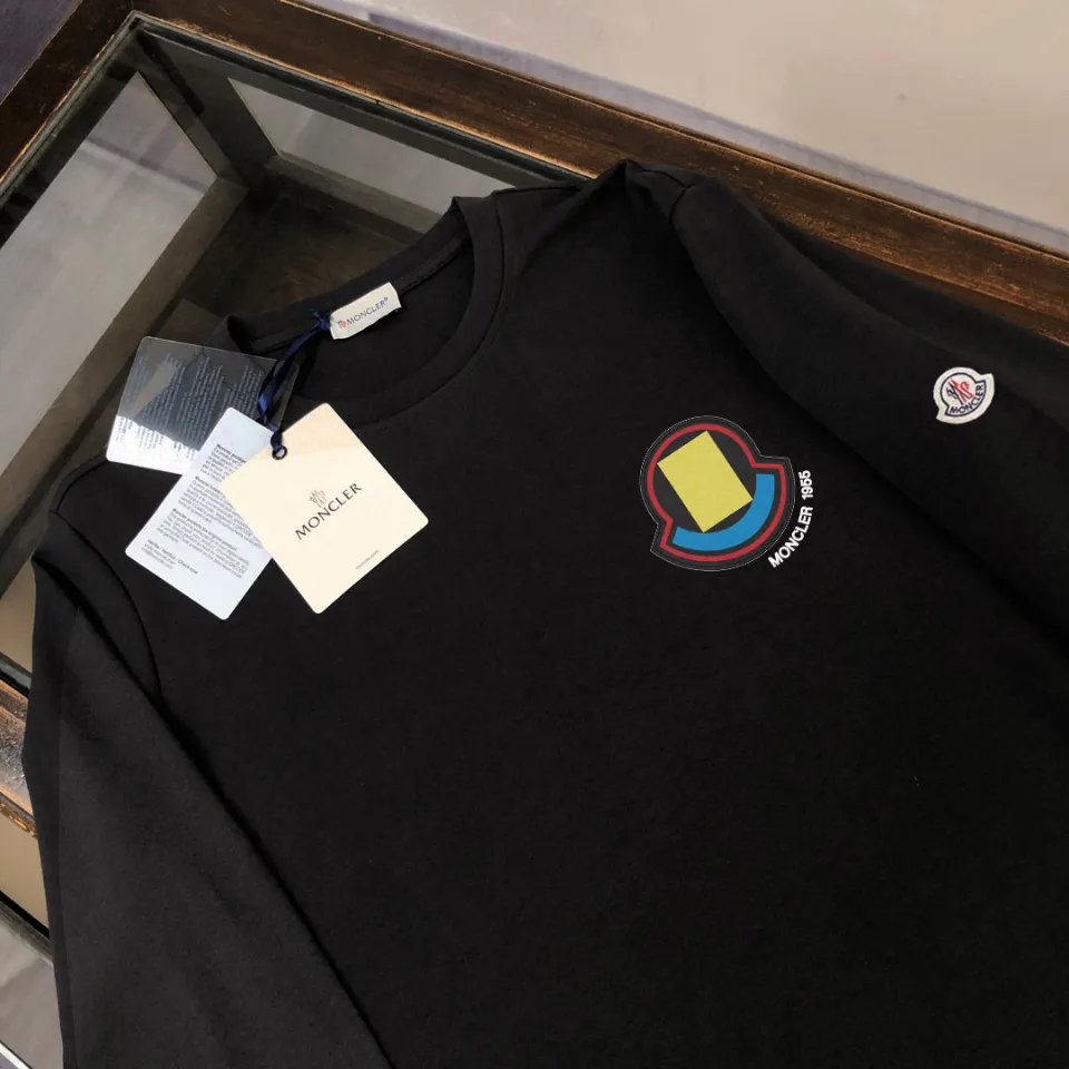 P180, a non-off-the-shelf model, you can trust it. Moncler printed long-sleeved T-shirt, 240g breathable cotton fabric, very soft and comfortable texture, does not shrink, does not deform, does not ball), can be worn alone as a base layer. Original customized accessories, collar label, care mark, hangtag, packaging (perfect details) Color: White Black Size: XS S M L