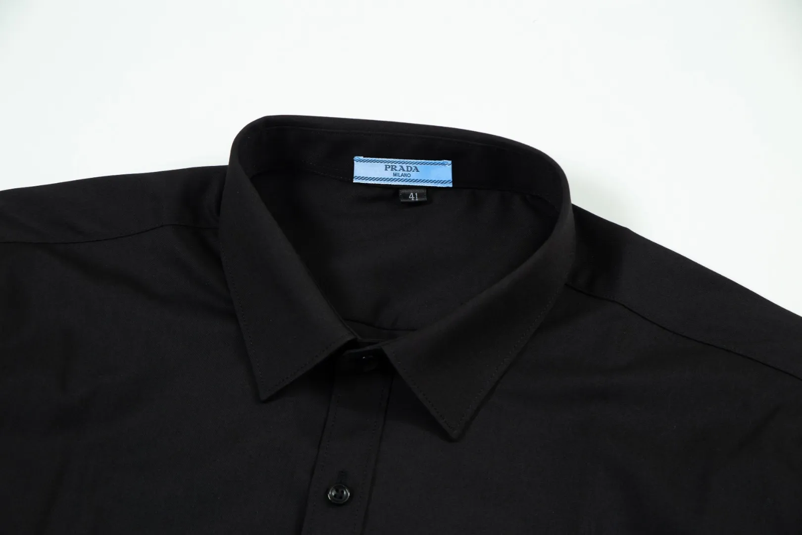 P270 Moncler Mengkou official website classic brand iron label logo design long-sleeved shirt, custom-dyed fabric, upper body full of high-end feel, pure cotton bamboo fiber fabric, high quality, same style for men and women. Size: 39-43 (M-3XL)
