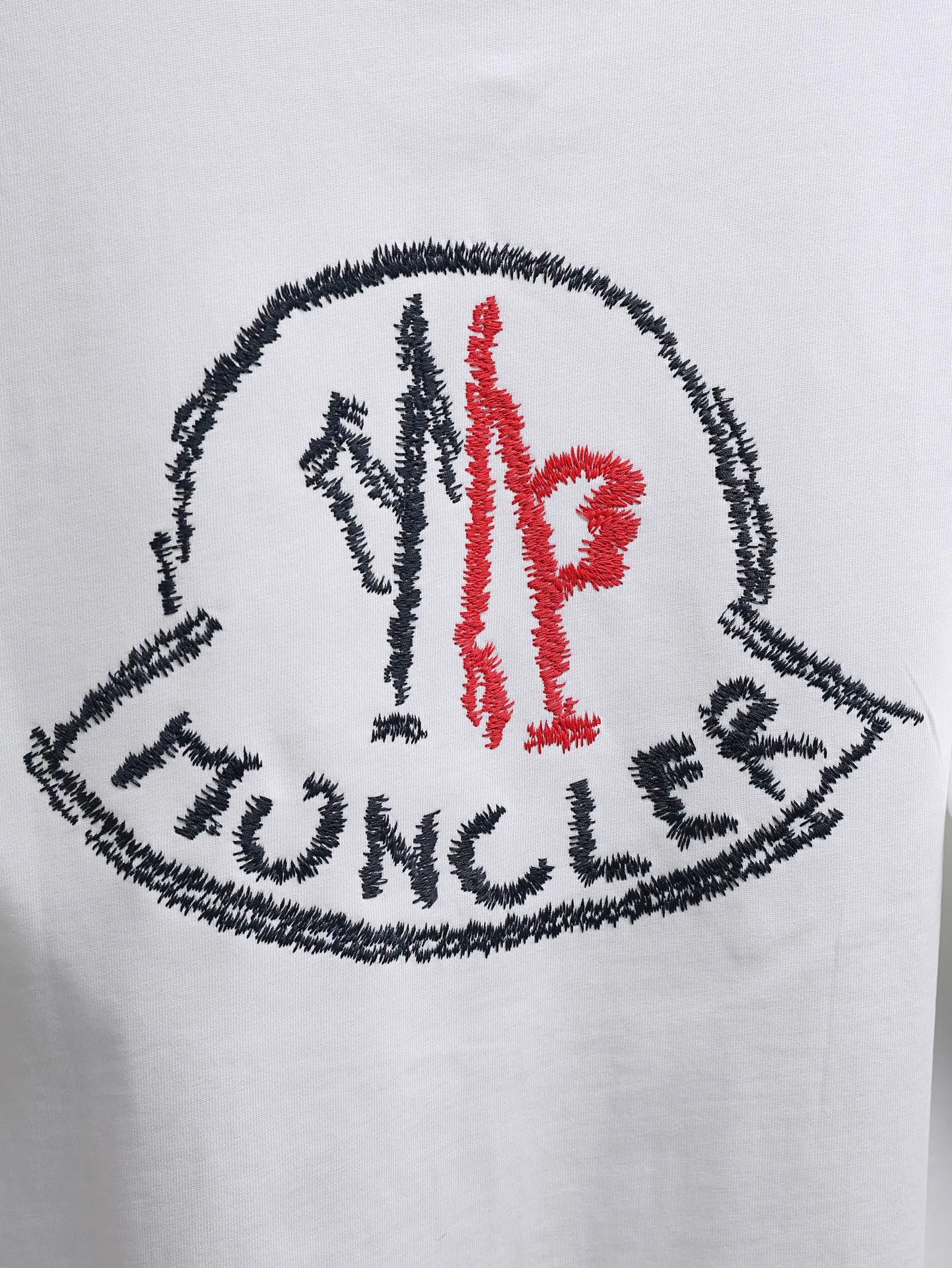 P170 MONCLER muzzle* 2꯭0꯭2꯭6 new spring and summer model ❤️ original ⌚️ high version muzzle fabric is made of 280g high-density pure cotton, does not deform and does not shrink. Process introduction: double thread movement, small patch embroidery on the chest🪡, precision embroidery of the back Logo Color: white SIZE: S-XXL