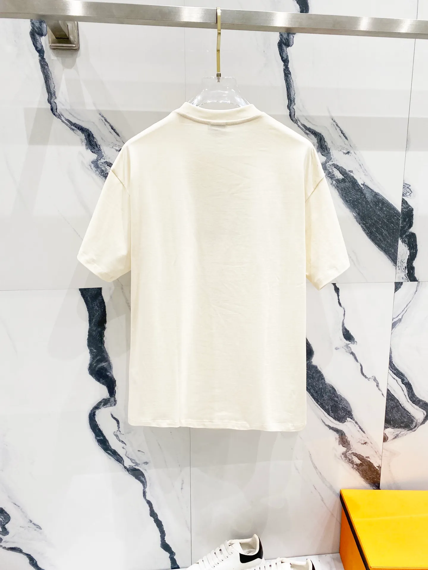 P150 MONCLER/Muzzled 260g round neck short-sleeved T-shirt, brand patch embroidery🪡letter LOGO seal logo, official synchronization, high version, high quality, fashionable personality, versatile trend, pure original quality, original fabric, tag, collar label, washed wheat, complete three labels, color: black, apricot, blue. Size: XS-L