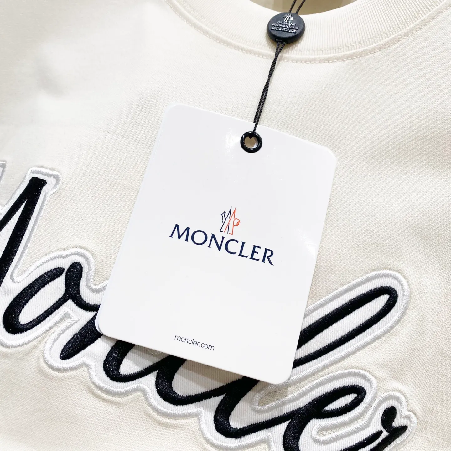 P150 MONCLER/Muzzled 260g round neck short-sleeved T-shirt, brand patch embroidery🪡letter LOGO seal logo, official synchronization, high version, high quality, fashionable personality, versatile trend, pure original quality, original fabric, tag, collar label, washed wheat, complete three labels, color: black, apricot, blue. Size: XS-L