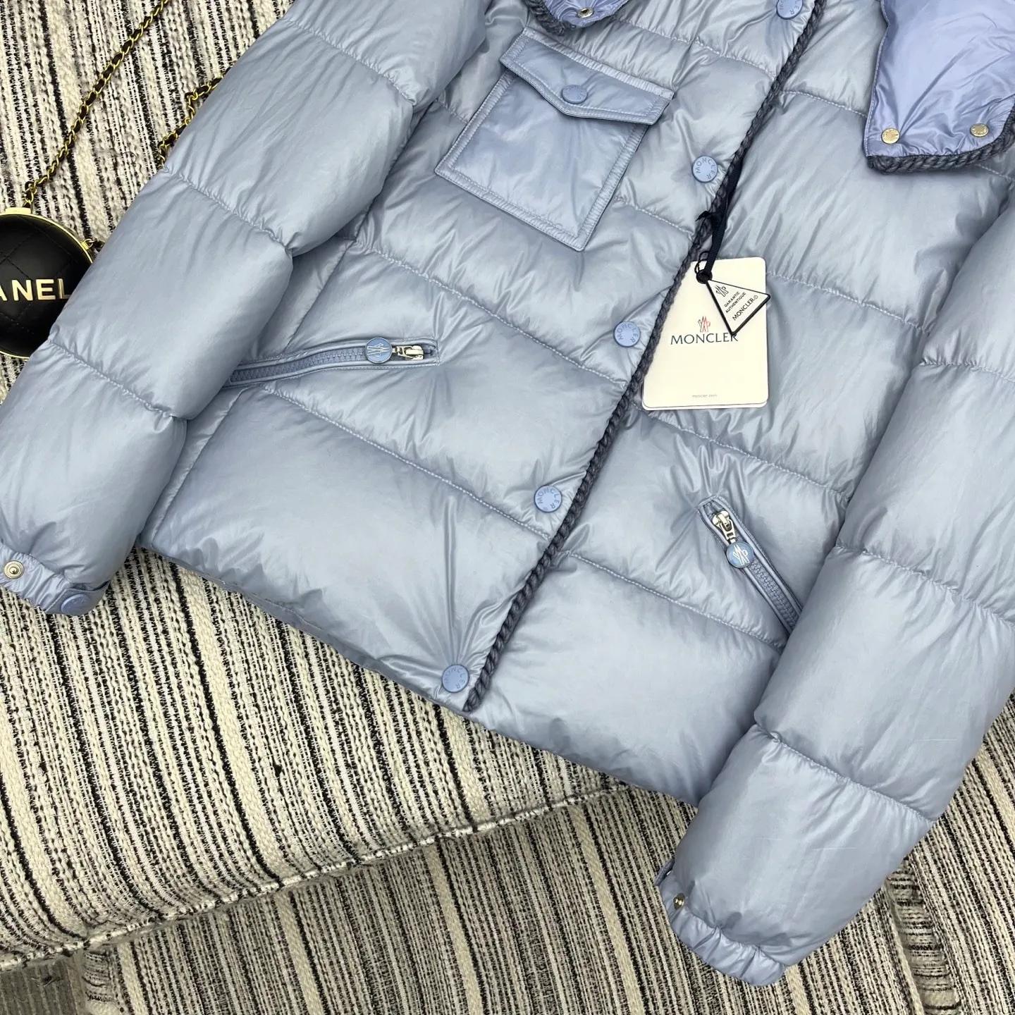 P880 Moncler🌟25 new oil wax leather waist style GLAREIN hooded long-sleeved down jacket for women. Oil wax leather coated new fabric, slim design style, warm and slimming, 90% duck down filling, molded custom hardware. Color: red, white, blue, black Code number: 1234