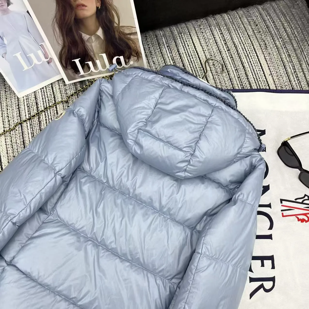 P880 Moncler🌟25 new oil wax leather waist style GLAREIN hooded long-sleeved down jacket for women. Oil wax leather coated new fabric, slim design style, warm and slimming, 90% duck down filling, molded custom hardware. Color: red, white, blue, black Code number: 1234