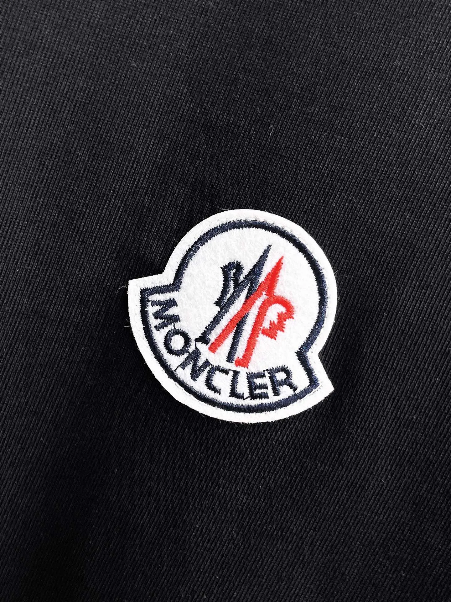 P560 Brand [MONCLER Mouth Covered] 2025 round neck short-sleeved shorts suit. The pure cotton fabric upper body will not be stuffy, the smooth and comfortable skin-friendly effect is more breathable, the fabric has its own texture, classic logo technology, a new interpretation from a unique angle, the first choice for fashion and versatility! Size: M-3XL (maximum wear: 190 pounds)