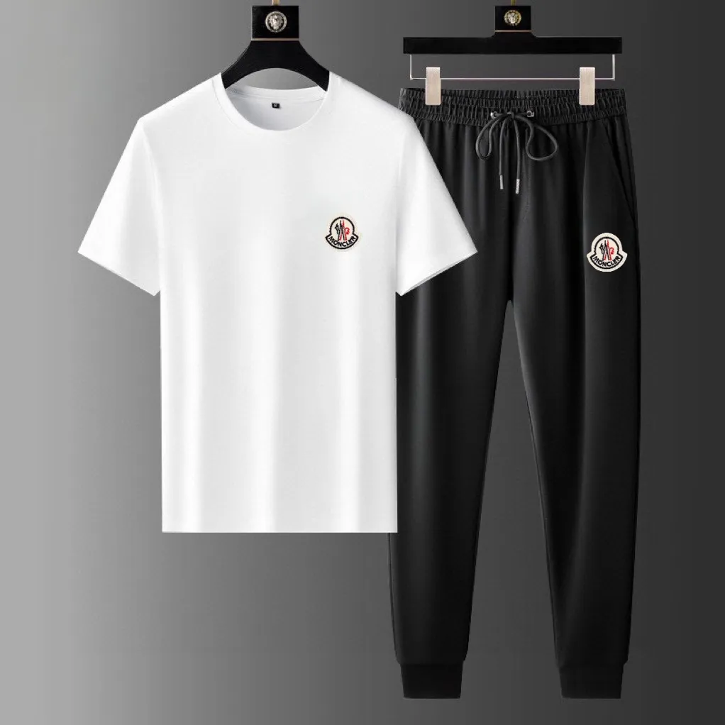 P330 [MONCLER Mouth Mouth] (Fat Man's Gospel) The same style as the 2025 official website. World-renowned luxury brand. Summer men's (double mercerized) high-quality 🐂 suit. It is made of imported original single fabrics. It is a fashion trend of the season and a versatile hit. Simple and elegant, precise workmanship allows you to be at the top of fashion. Size: M-5XL (can be worn up to 220 pounds)