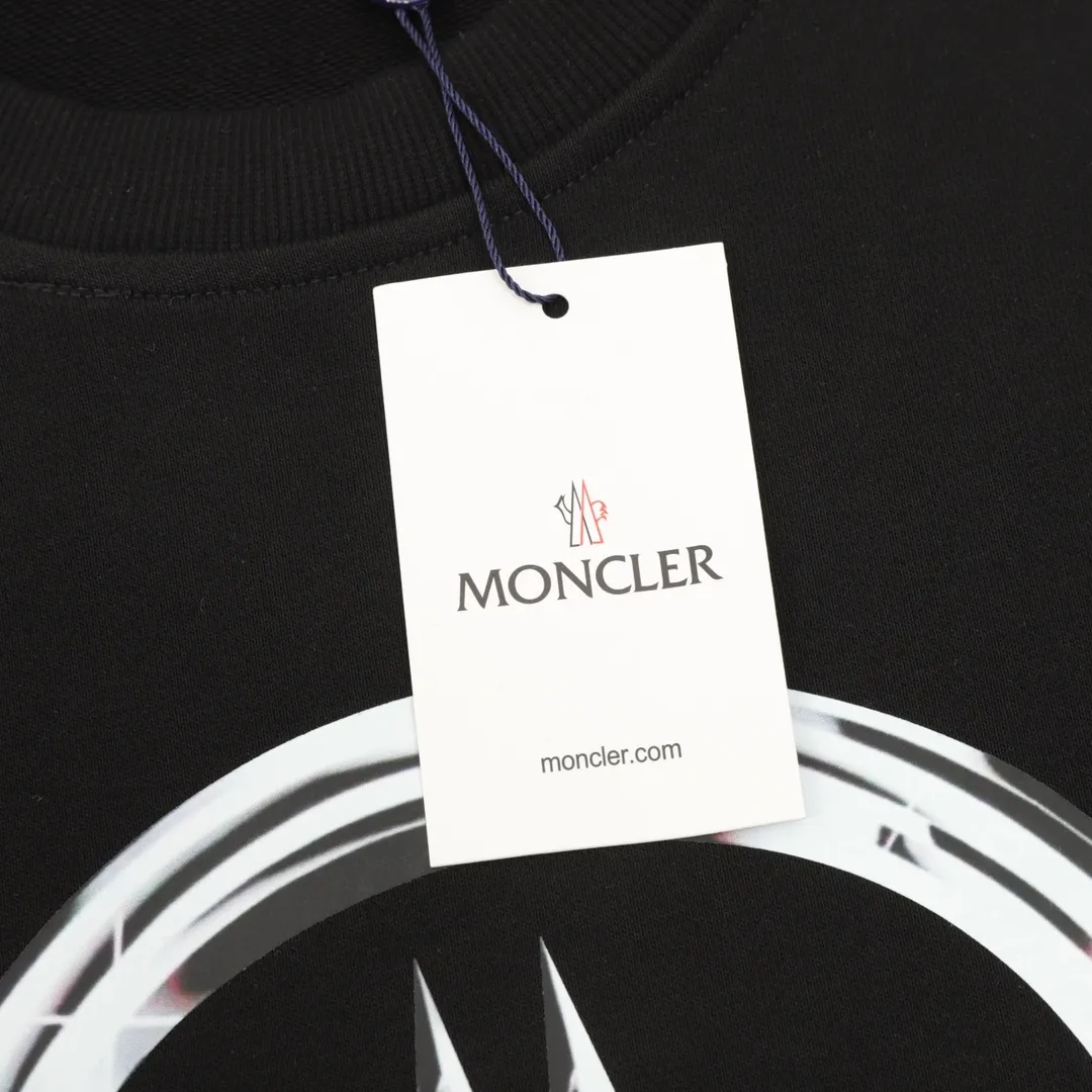 P460 Moncler 25FW graffiti logo round neck sweatshirt 480g high-grade combed cotton fabric Counter collar label Purchasing grade white thick plate hang tag Original hanging grain Three-dimensional foam printing on the front and back Strong sense of layering Same style for men and women Couple style Oversize version Loose Size: S-XL