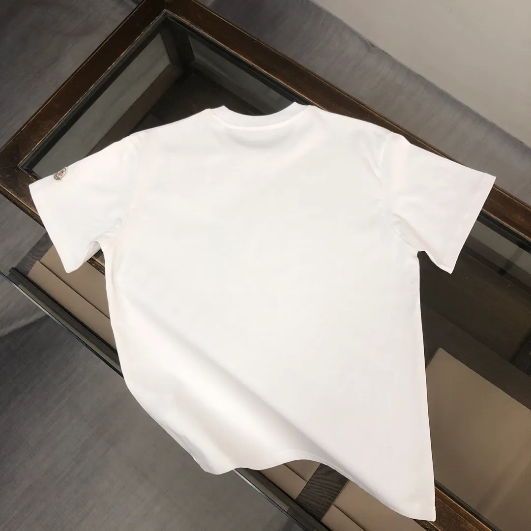 P150 MONCLER 25 The latest short-sleeved T-shirt for couples~Color-printed logo design~The upper body of the fabric is comfortable and breathable, not stiff, slim cut, and made of high-end custom-made pure cotton fabric! The upper body is comfortable and stylish, and it can be worn alone as an inner layer. It is a must-have for fashionistas! ! ! Color: Black White Orange Sky Blue Size: S M L XL (Loose fit! Please indicate your height and weight when placing an order)