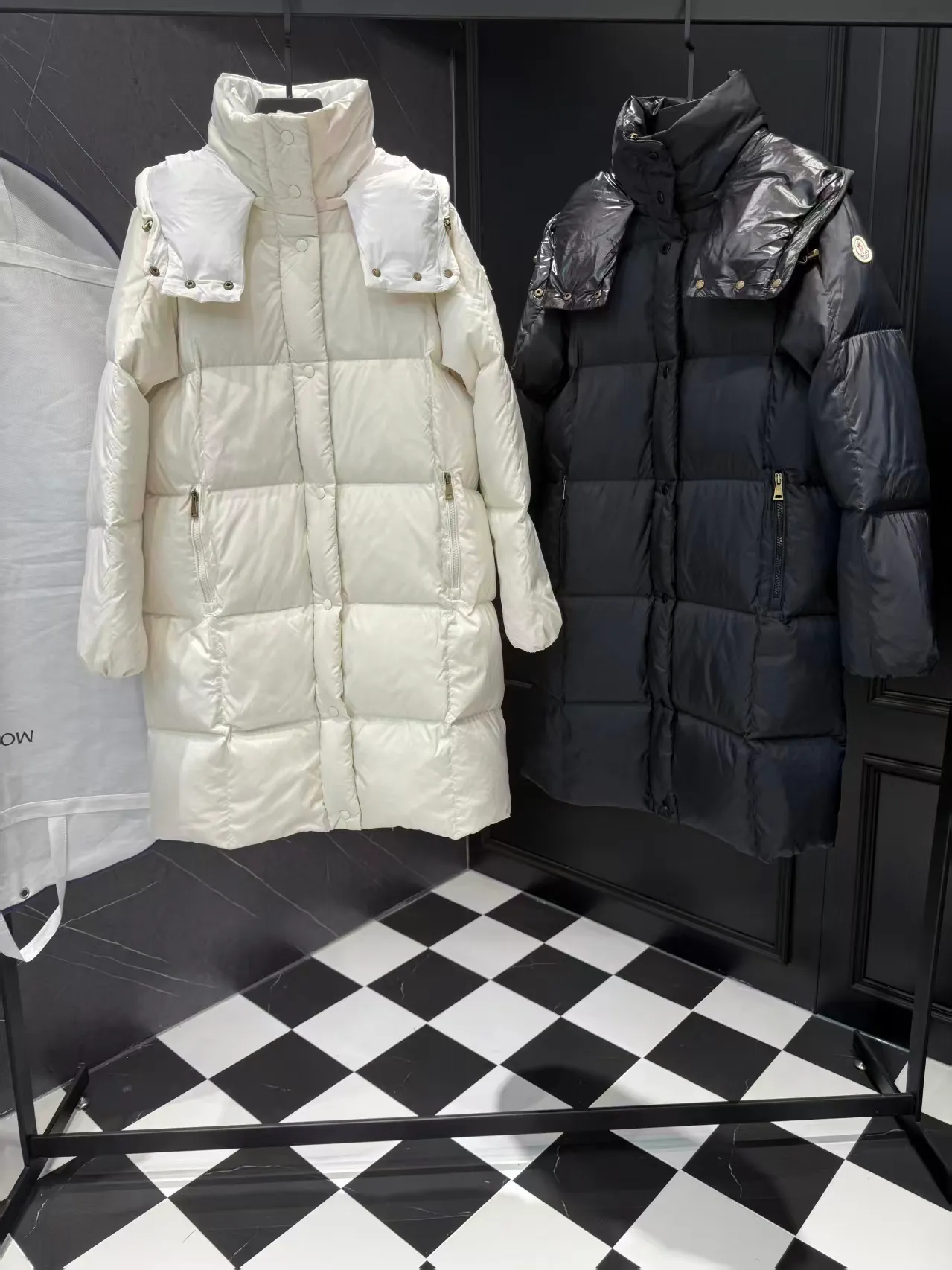 P1080 90 white goose down ✨25Moncler Litte white and black hooded long women's style Size: 1234 Color: black white