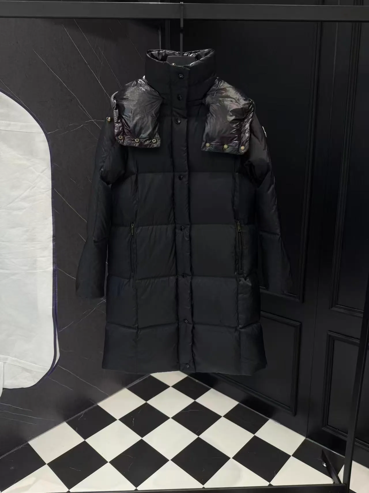 P1080 90 white goose down ✨25Moncler Litte white and black hooded long women's style Size: 1234 Color: black white