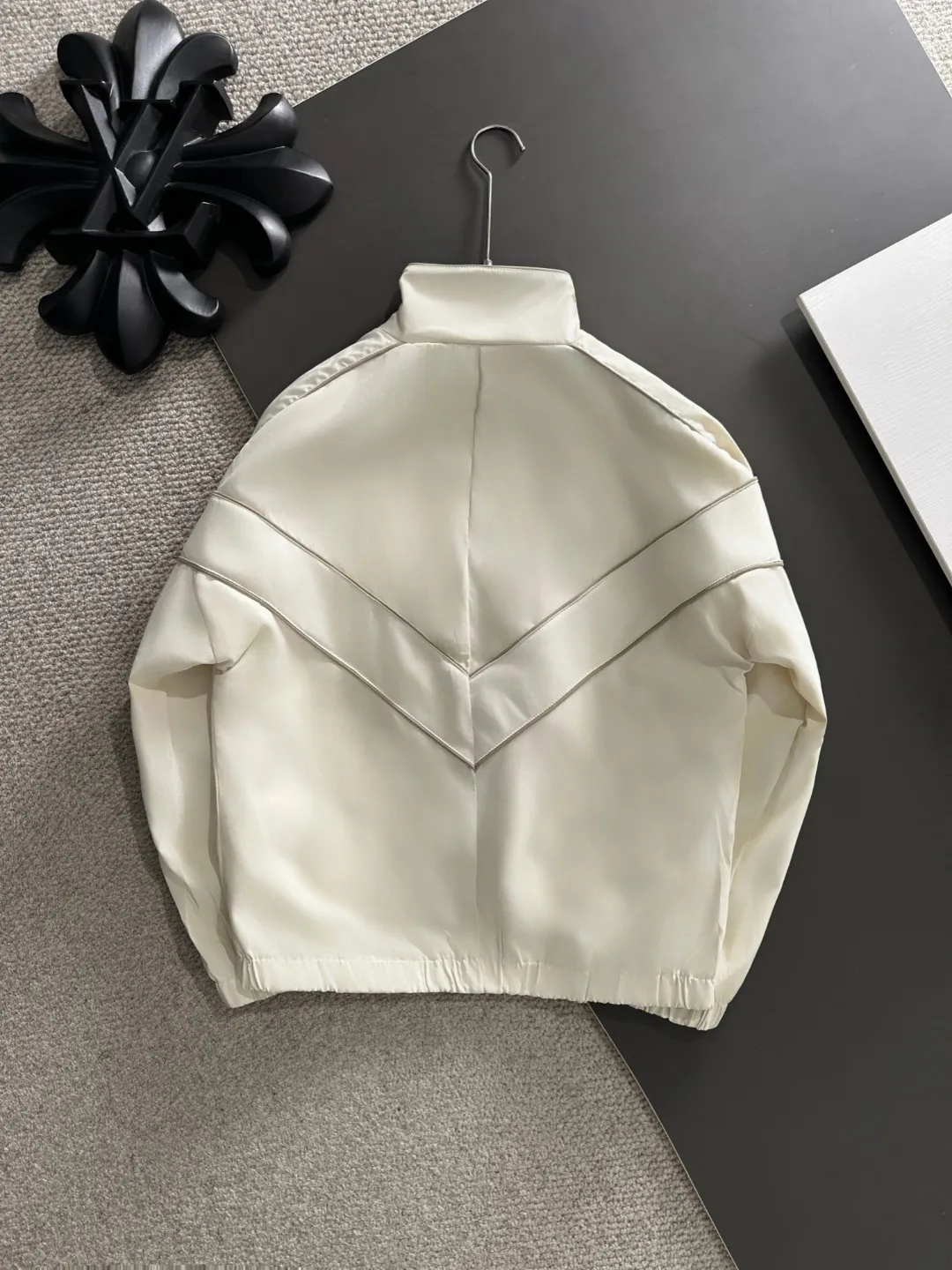 Ships in 2-3 days P720 MONCLER/Mongolian high quality 2025 autumn and winter new casual heavy industry suit Exclusively developed by yb! High quality production! The top version of the trading company channel order, external orders for imported custom fabrics, high breathability and comfort, impeccable details, absolutely worth buying! This type of suit is also a must-have for lazy people. You don’t have to think about how to match it, you can just get it in one set! Brand element design concept, delicate and soft feel! It presents a casual cut and the upper body shape is great! On sale simultaneously on the official website! From a high-end men's positioning brand, the low-key luxury taste is irresistible! Exquisite workmanship and impeccable quality! The overall style is simple, fashionable and timeless, fully meeting the requirements of stylish and tasteful dressing! Size: M to 5XL (or state your height and weight when placing an order)