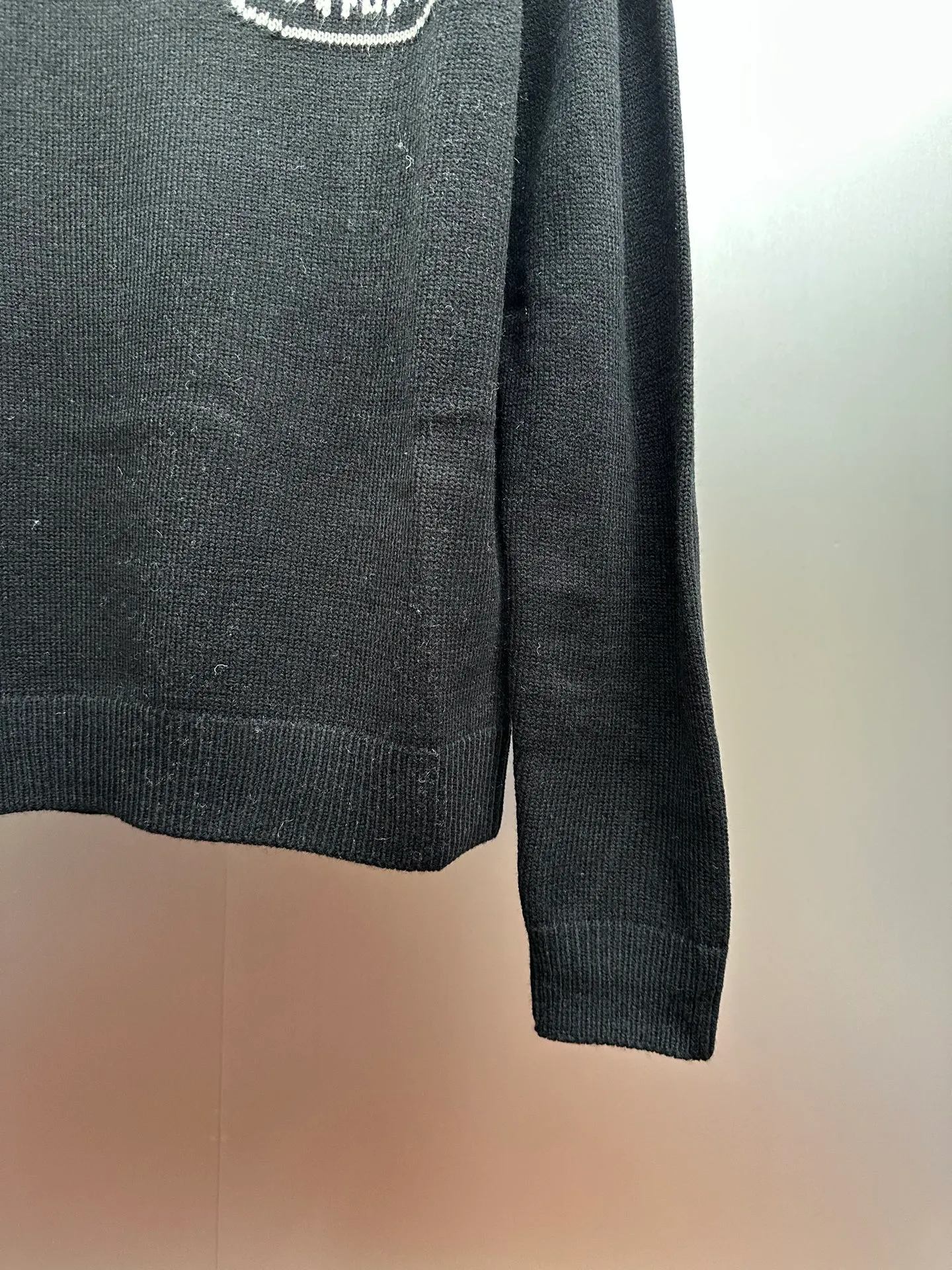 P450 💰MONCLER embroidered logo round neck long-sleeved sweater, genuine product purchased and developed by 3773, 35% wool double-ply blended wool, using Japanese imported loom (silver flute) seven needles, wool enzyme washing, wool jacquard, customized 1:1 chapter, customized 1:1 trademark, fitted version size: S M L XL