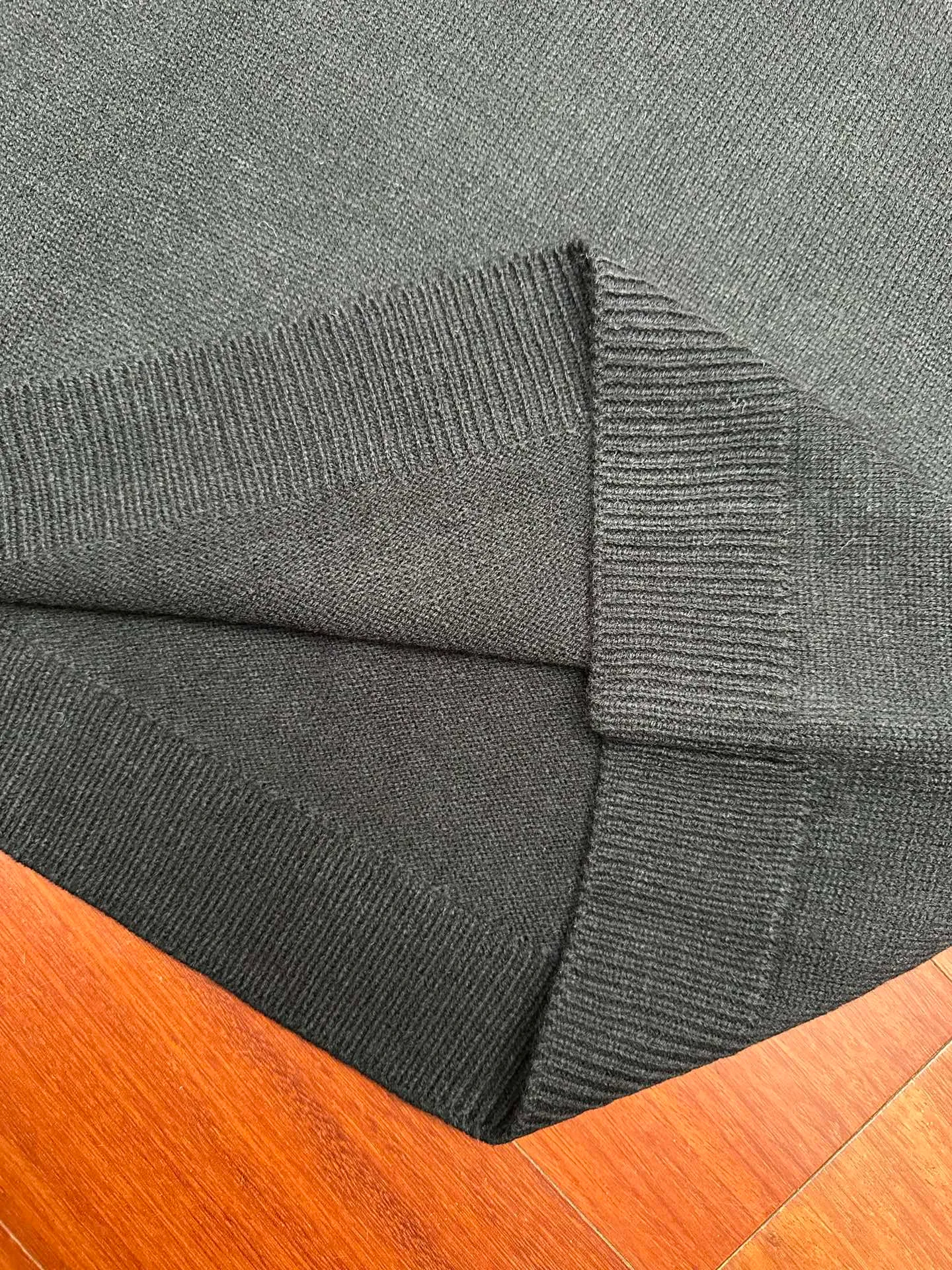 P450 💰MONCLER embroidered logo round neck long-sleeved sweater, genuine product purchased and developed by 3773, 35% wool double-ply blended wool, using Japanese imported loom (silver flute) seven needles, wool enzyme washing, wool jacquard, customized 1:1 chapter, customized 1:1 trademark, fitted version size: S M L XL