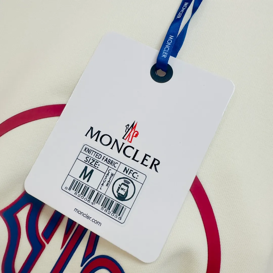 P280 Brand: Mengkou🤳𝐌𝐎𝐍𝐂𝐋𝐄𝐑 Fabric: ☑️Made of 440g double-strand pure cotton terry👕 Fabric: ☑️Thread with 1*1 double yarn thread. 🔜Comes with dyeing in the same tank. Technology: ☑️Using multi-layer color matching 3D three-dimensional silicone technology, 🇧🇫restore the original computer scan and print at a 1:1 ratio. The pattern is clear and concave and convex, a rare high-end product on the market! 🇲🇩All three standards are complete! Size: ☑️S 〰️M 〰️L 〰️XL 〰️XXL