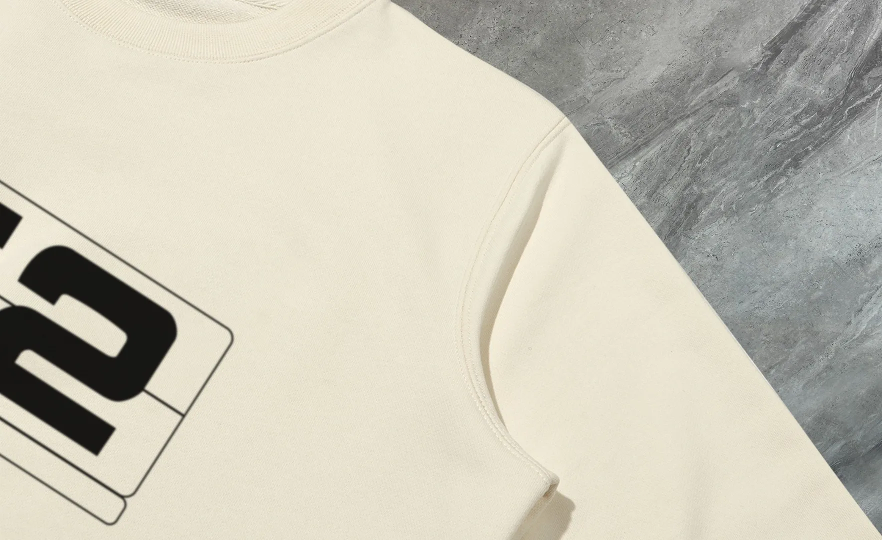 P210 High-version sweatshirt) [Long-term stock] 〖𝐌𝐎𝐍𝐂𝐋𝐄𝐑~Mask〗 Made of 440g heavy-weight fabric. It is different from the market currency. It can be matched with any variety and is properly handsome. 😎The whole dress is made of double waistcoats. The double waistcoats make the whole dress more three-dimensional. Not ordinary factories can do such fine work. 2025 Spring runway version of the T stage, on sale at the counter, round neck terry sweatshirt, high-end double-strand pure cotton, custom-made stretch ribs, dyed in the same vat, complete with three standards, matched with exquisite embroidered LOGO on the chest, simple and advanced, same style for men and women. Color: black, apricot, white, size: S M L XL 2XL