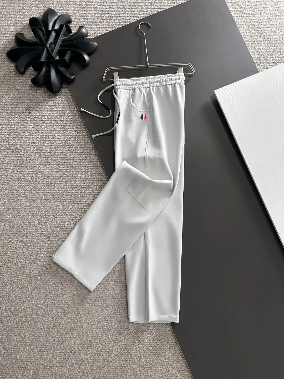 Next day shipment P360 MONCLER/Mongoose Exclusive first release of 25ss autumn and winter new high-quality trousers Compare real-life details at will A perfect choice for autumn and winter, a must-have item. Sizes: M to 3XL (please state your height and weight when placing an order)