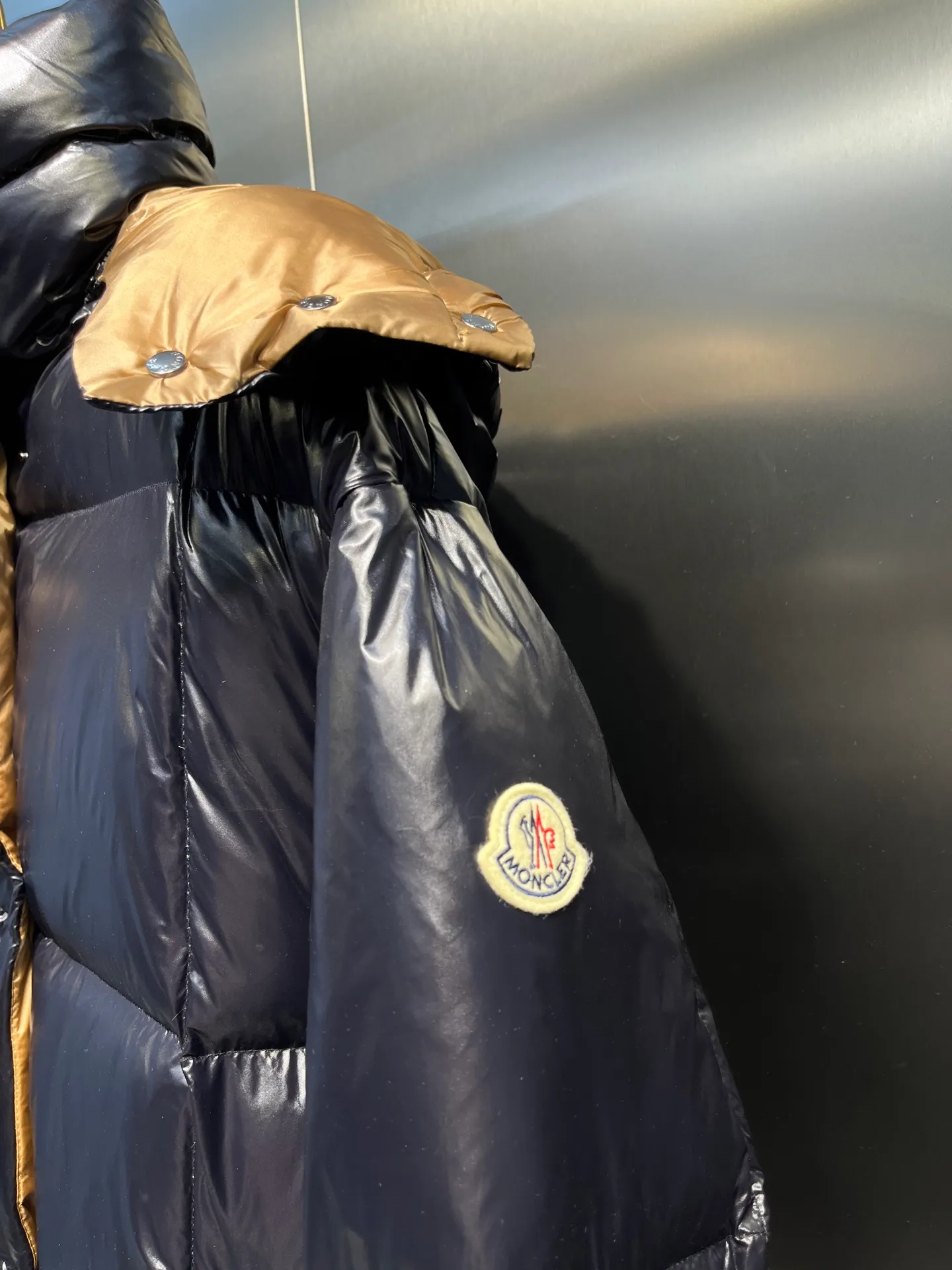 P760 moncler 🌟Co-branded down jacket. Original custom-made hardware accessories are all imported and original customization. Welcome to compare. Absolutely high quality. Use top-grade 90 white duck down. Super soft. Filled with fluffy and full feathers. Super heavy-duty. Fabric workmanship is perfect. Note that the fabric is super comfortable. Exclusive model. Non-market product. Size: 0123