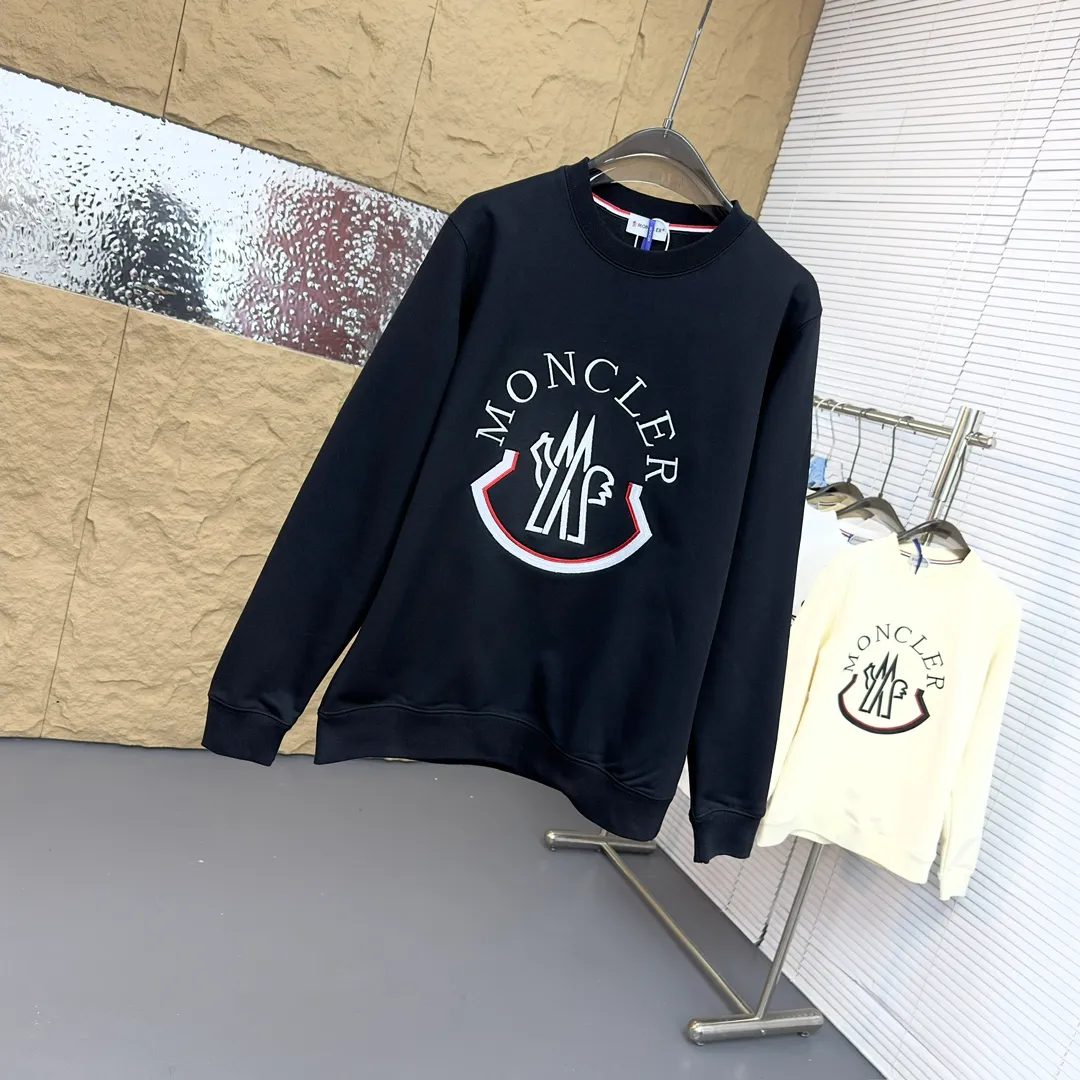 P280 Brand: Mengkou🤳𝐌𝐎𝐍𝐂𝐋𝐄𝐑 Fabric: ☑️Made of 440g double-strand pure cotton terry👕 Fabric: ☑️Thread with 1*1 double yarn thread. 🔜Comes with dyeing in the same tank. Craftsmanship: ☑️The embroidery uses 3D three-dimensional embroidery technology, 🇧🇫The original computer scan and print is restored 1:1. The pattern is clear and the needle count is dense. It is a rare high-end product on the market! 🇲🇩All three standards are complete! Size: ☑️S 〰️M 〰️L 〰️XL 〰️XXL