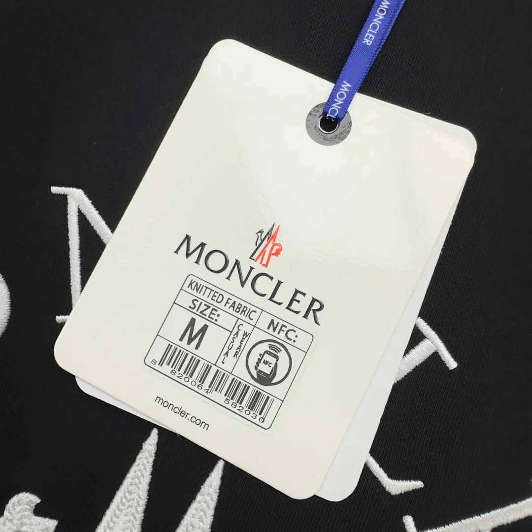 P280 Brand: Mengkou🤳𝐌𝐎𝐍𝐂𝐋𝐄𝐑 Fabric: ☑️Made of 440g double-strand pure cotton terry👕 Fabric: ☑️Thread with 1*1 double yarn thread. 🔜Comes with dyeing in the same tank. Craftsmanship: ☑️The embroidery uses 3D three-dimensional embroidery technology, 🇧🇫The original computer scan and print is restored 1:1. The pattern is clear and the needle count is dense. It is a rare high-end product on the market! 🇲🇩All three standards are complete! Size: ☑️S 〰️M 〰️L 〰️XL 〰️XXL