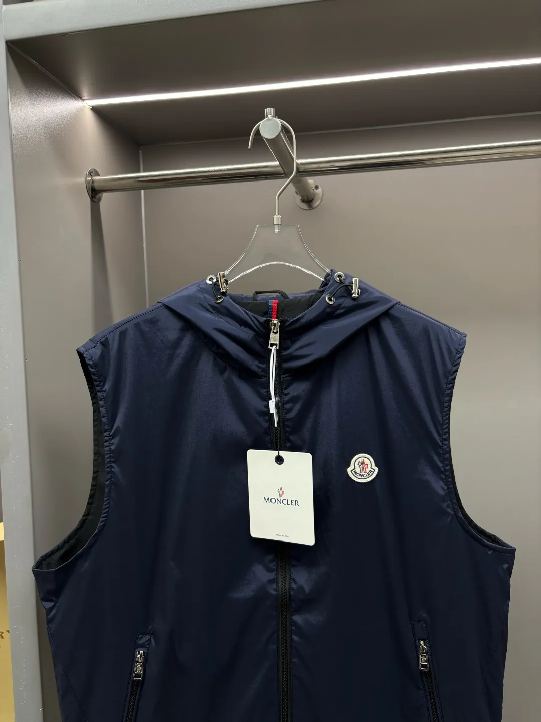 P490 Moncler Mouth New Letter Thin Cotton Vest Original Fabric Original Accessories Official Same Model Used Imported Polyester Fabric, Customized Same-tank Dyed Fabric Very Comfortable and Smooth to the Hand Very Wide and Stylish It Will Not Deform After Long-term Wear Produced by a First-line Brand Factory The Label Is Full and Textured The Latest Autumn and Winter Style Fashionable and Personalized Super Versatile and Good-looking One Very Suitable for Men and Women A Must-Have Style Color: Black Sapphire Blue Size: L-4XL