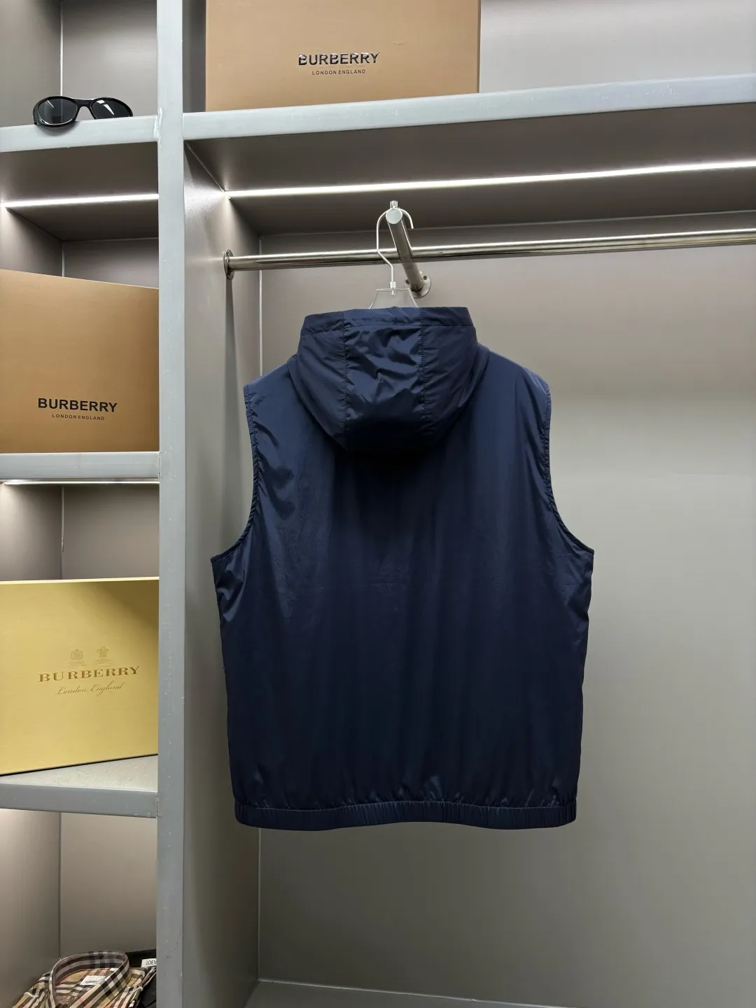 P490 Moncler Mouth New Letter Thin Cotton Vest Original Fabric Original Accessories Official Same Model Used Imported Polyester Fabric, Customized Same-tank Dyed Fabric Very Comfortable and Smooth to the Hand Very Wide and Stylish It Will Not Deform After Long-term Wear Produced by a First-line Brand Factory The Label Is Full and Textured The Latest Autumn and Winter Style Fashionable and Personalized Super Versatile and Good-looking One Very Suitable for Men and Women A Must-Have Style Color: Black Sapphire Blue Size: L-4XL