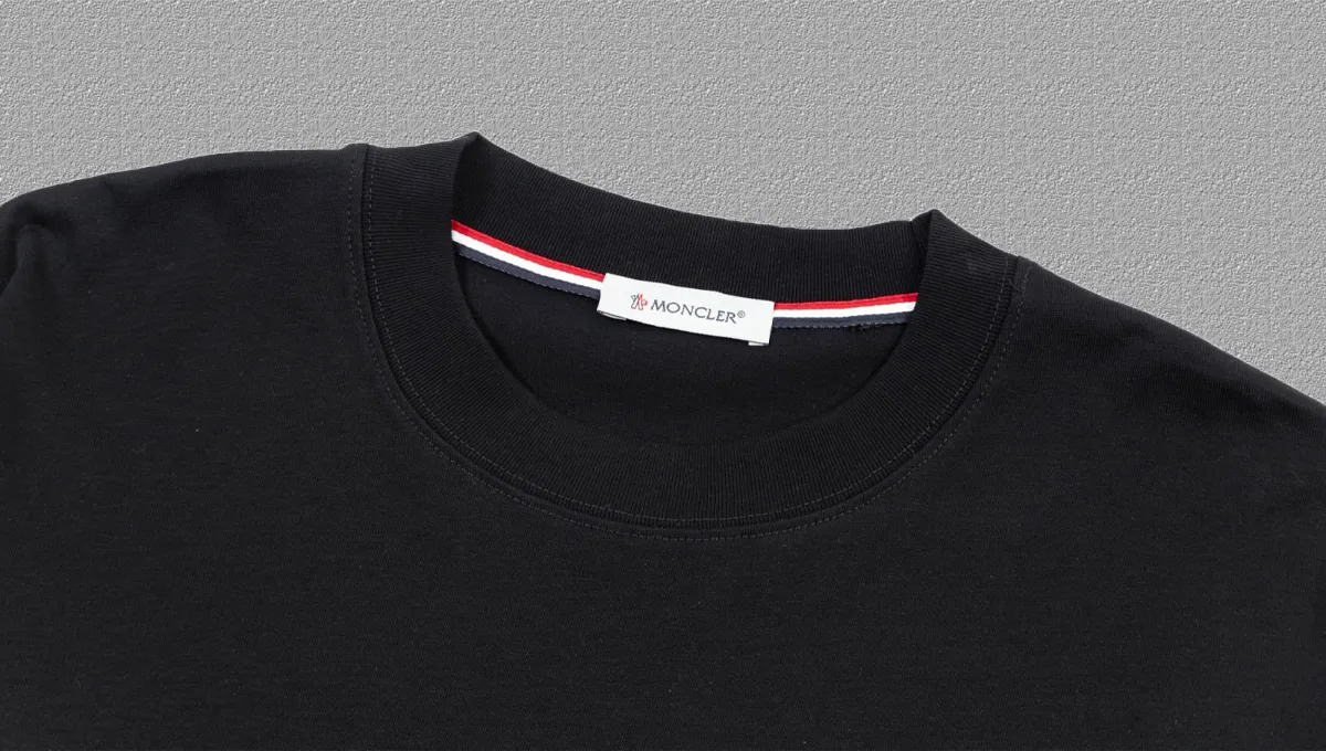 P140 [MONCLER] 2025FW short-sleeved T-shirt with badge + LOGO, high-end 26s double yarn 300g fabric, heavy fabric, custom stretcher rib, same cylinder and dye, complete three standards, same style for men and women, color: black, white, size: S M L XL 2XL