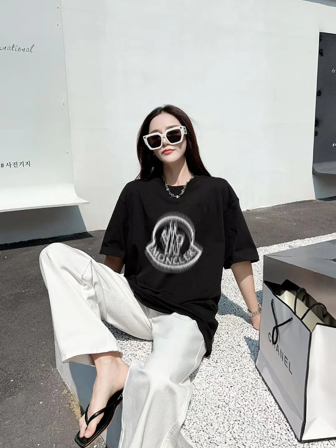 P140 [MONCLER] 2025FW short-sleeved T-shirt with badge + LOGO, high-end 26s double yarn 300g fabric, heavy fabric, custom stretcher rib, same cylinder and dye, complete three standards, same style for men and women, color: black, white, size: S M L XL 2XL